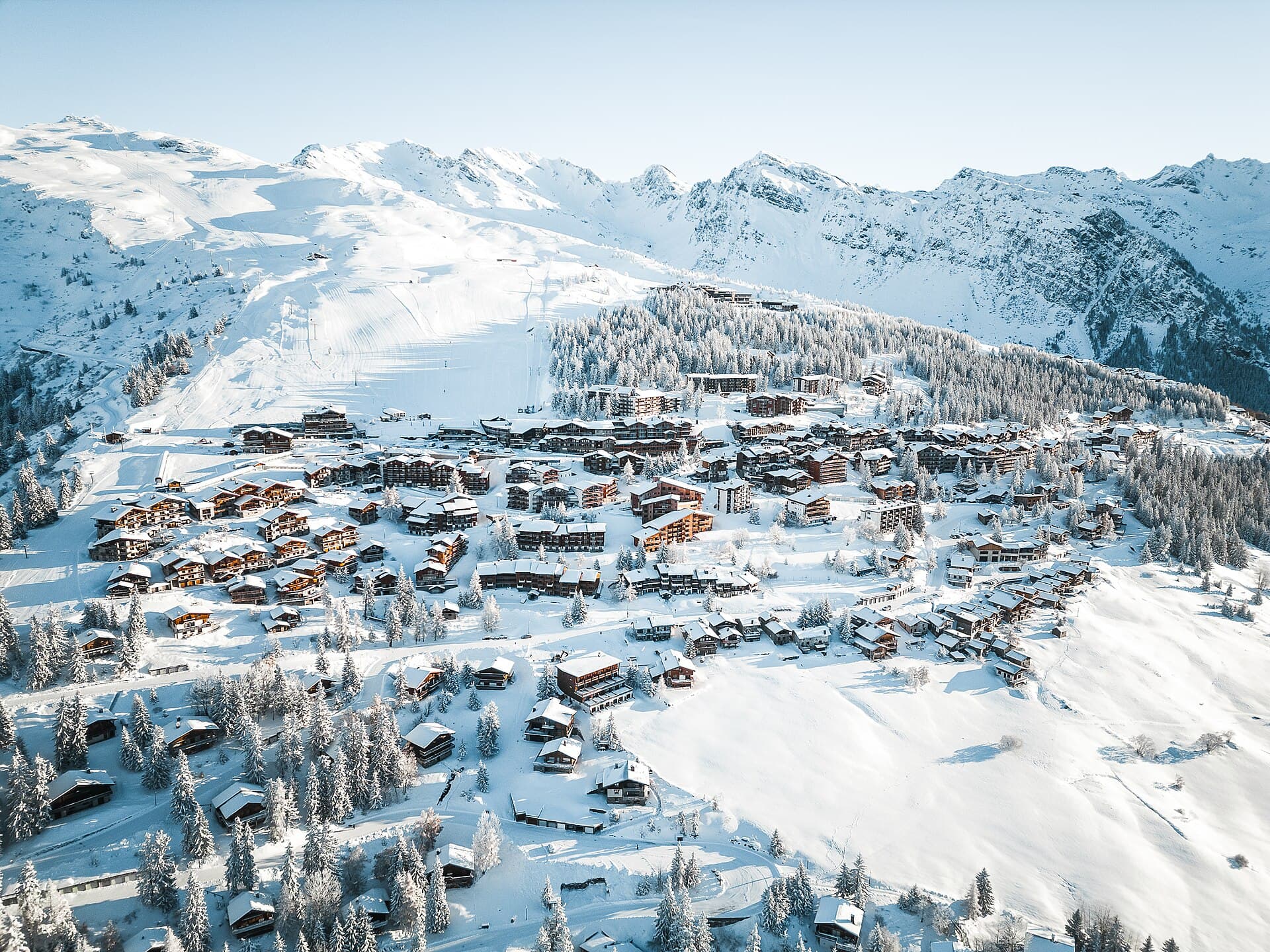 Résidence Sky La Rosière (via Wikimedia Commons, CC BY-SA 4.0)