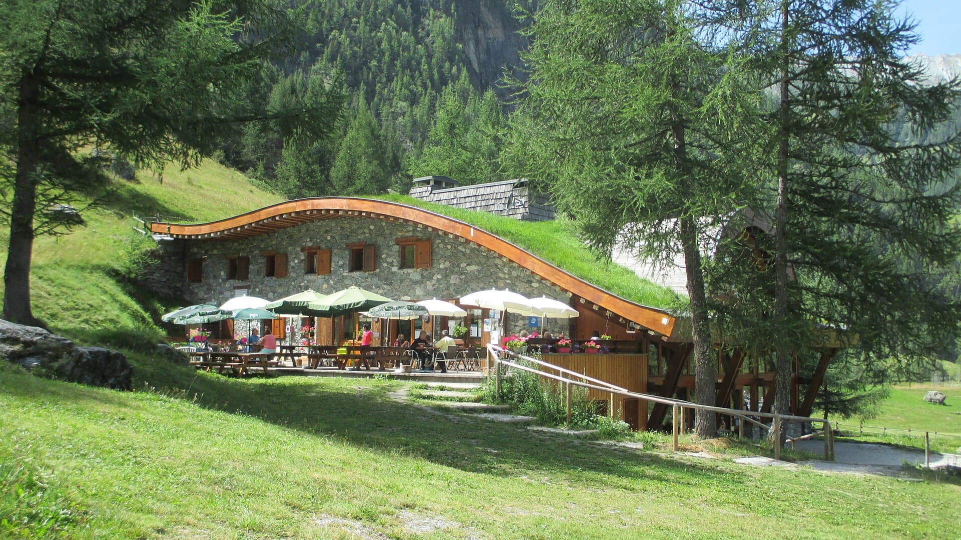 Refuge de Rosuel (via Wikimedia Commons, CC BY-SA 4.0)