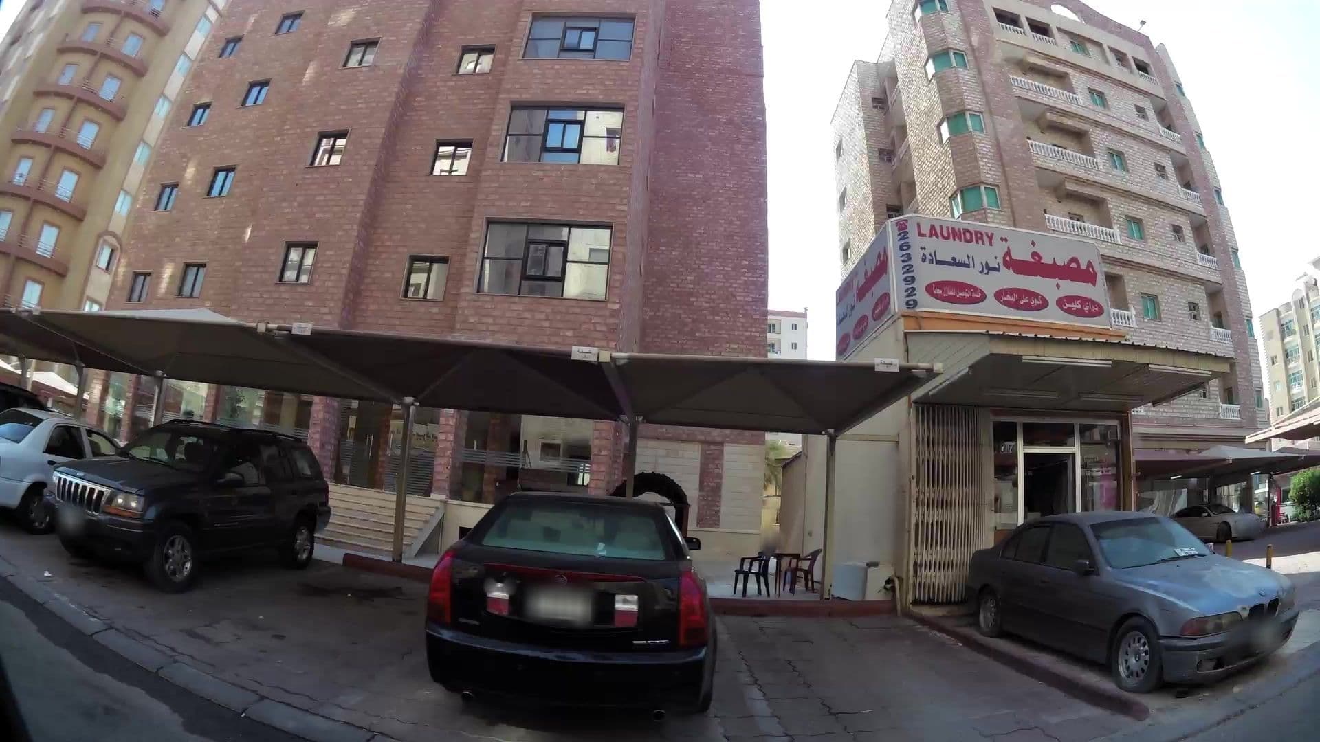 Street view near جاخور الشيخ علي المالك الصباح, Ḩawallī — © kaartcam (CC BY-SA · Mapillary)
