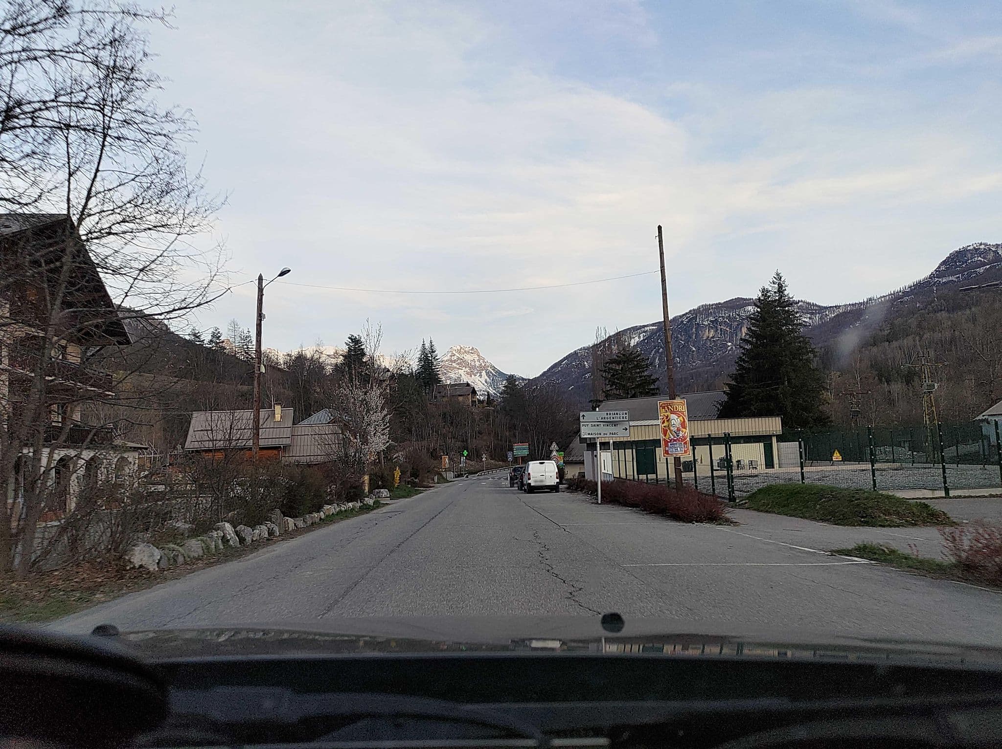 Street view near Parking Vallouise, Saint-Martin-de-Queyrières — © MatthieuF4FNE (CC BY-SA · Mapillary)