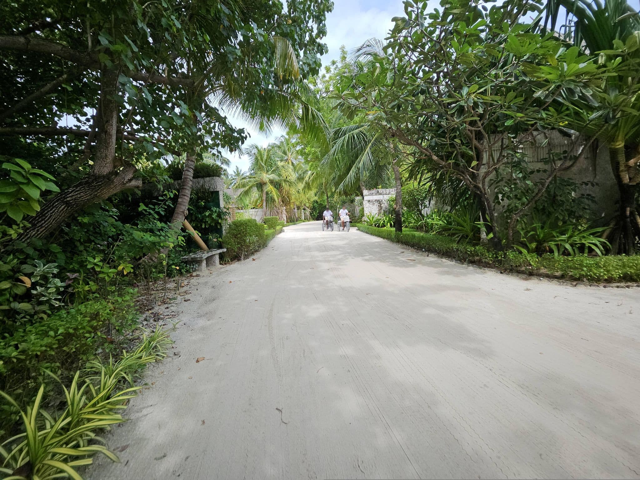 Street view near Beach Villa 31 Jumeirah Vittaveli, Male — © perlover (CC BY-SA · Mapillary)