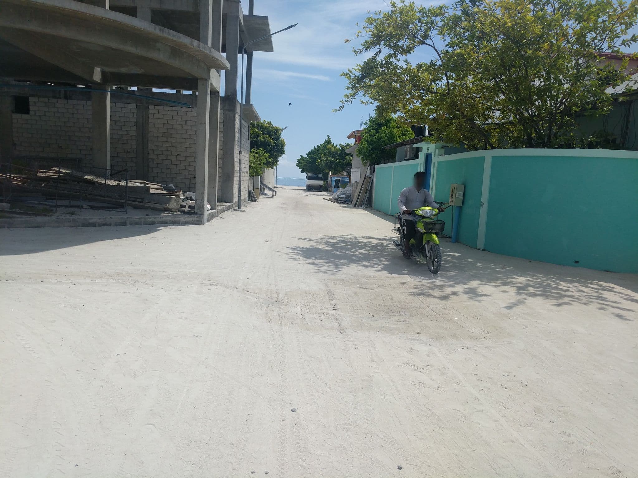 Street view near Holikan Beach Hotel, Maafushi — © GOwin (CC BY-SA · Mapillary)