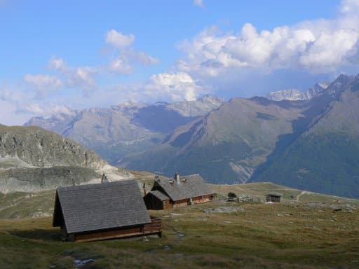 Refuge de l'Arpont (via Wikimedia Commons, Public domain)