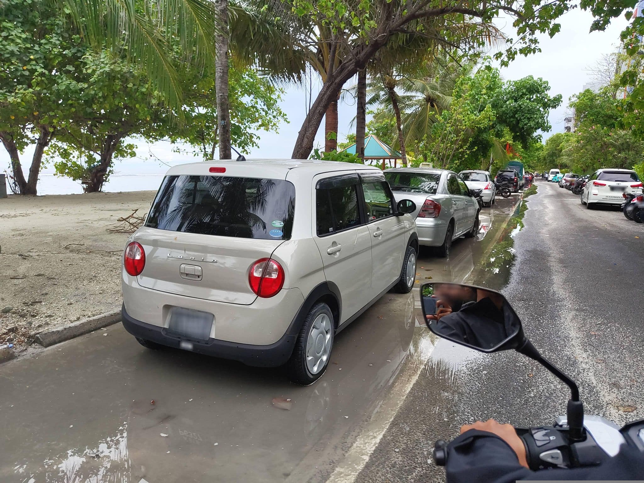 Street view near Velaa Beach, Hulhumale — © sameeh (CC BY-SA · Mapillary)