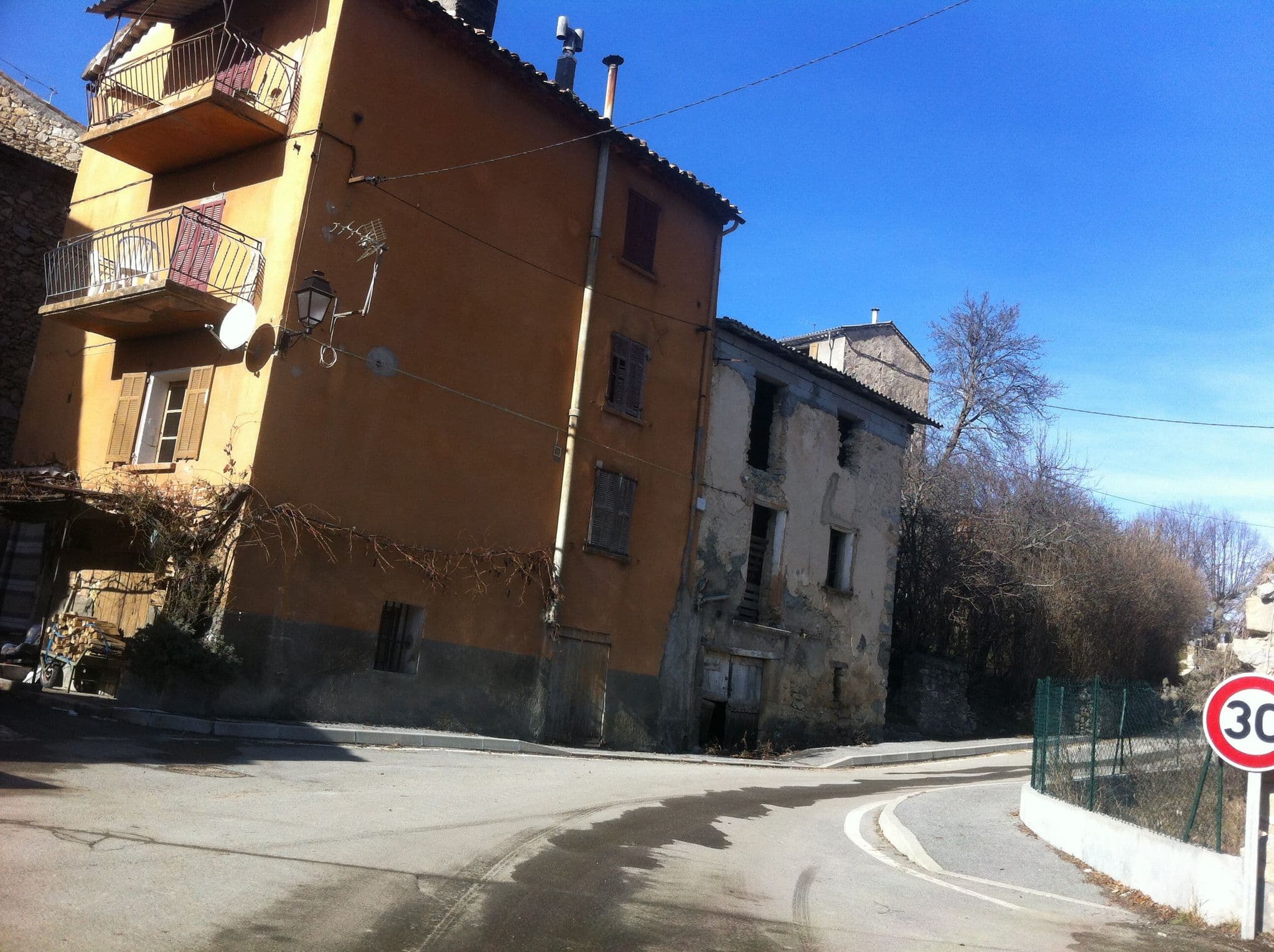 Street view near Aire camping-cars de Méailles, Annot — © brunor (CC BY-SA · Mapillary)