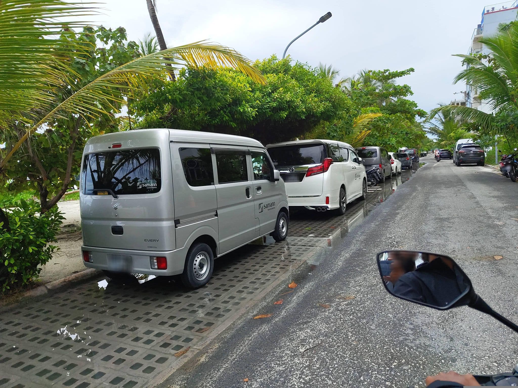 Street view near Laguna Boutique, Hulhumale — © sameeh (CC BY-SA · Mapillary)