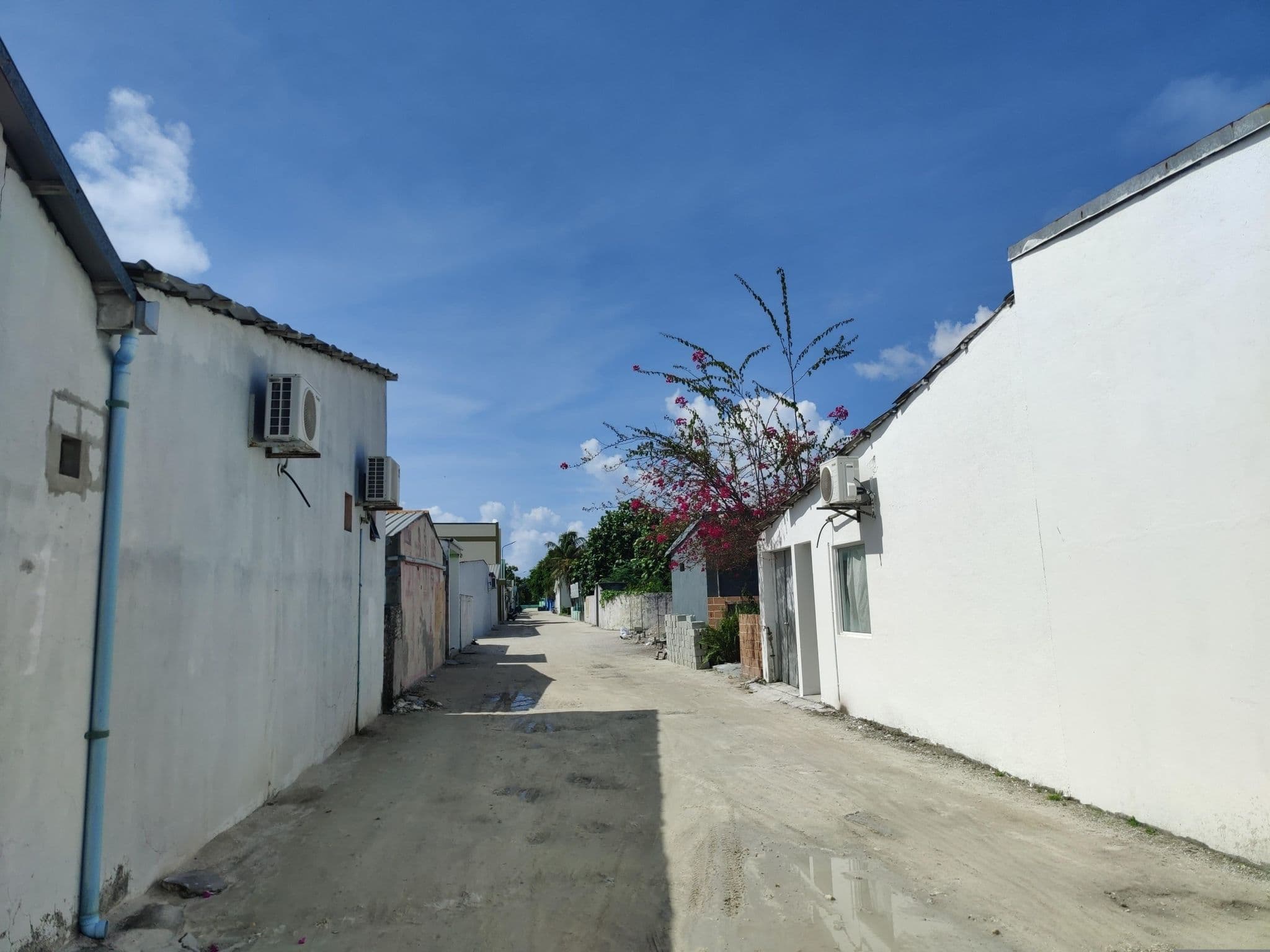 Street view near HA.Ihavandhoo Raveriya Hotel, Dhihdhoo — © muhaimin (CC BY-SA · Mapillary)