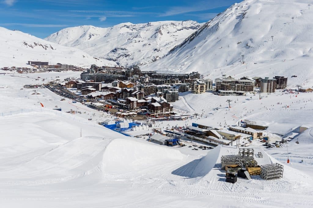 Club Méditérranée Tignes Val Claret (via Wikimedia Commons, CC BY-SA 4.0)