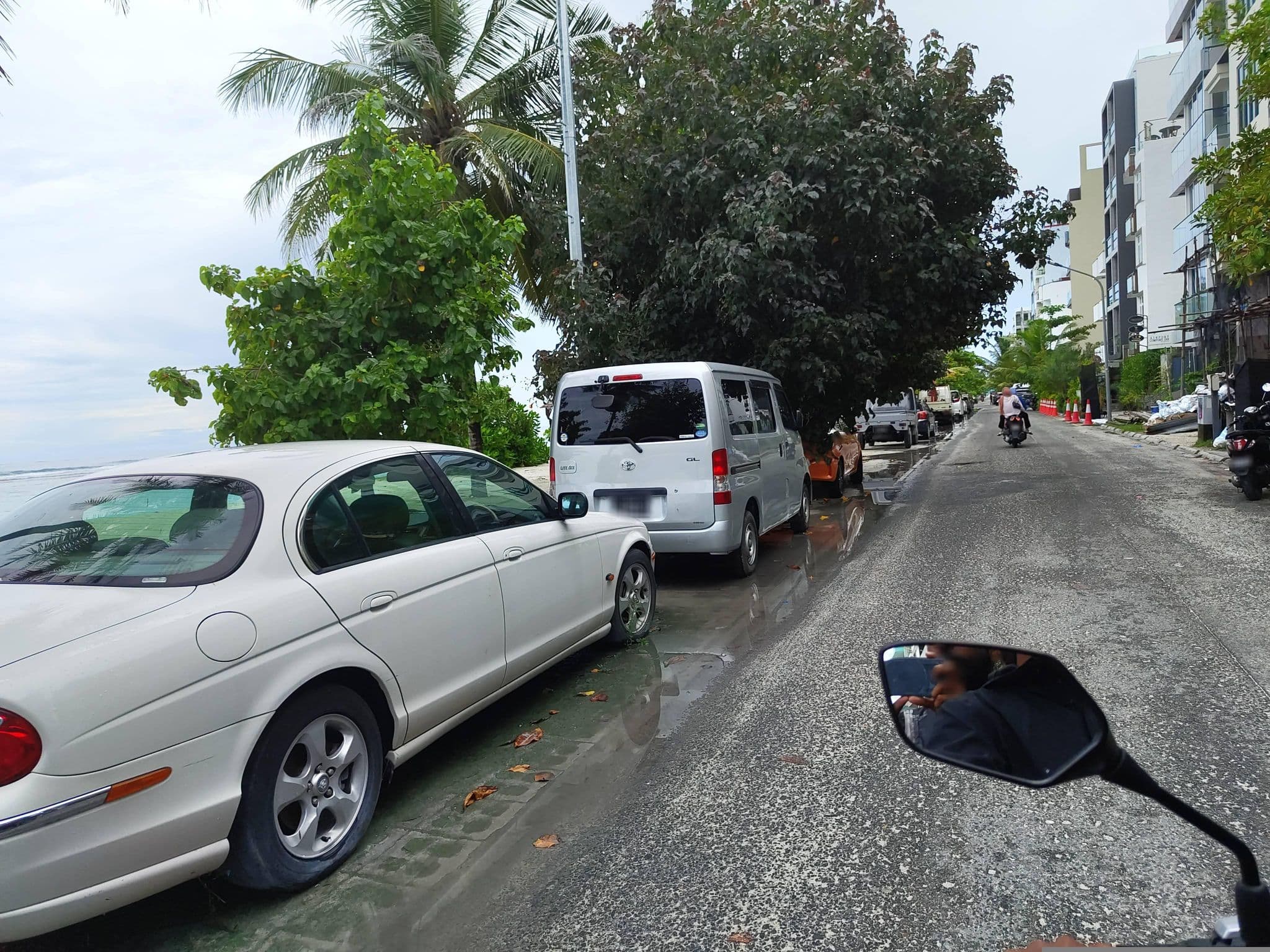 Street view near Huvan Beach Hotel, Hulhumale — © sameeh (CC BY-SA · Mapillary)