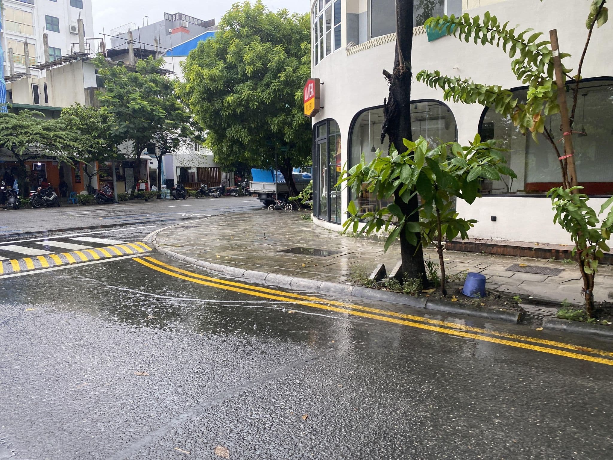 Street view near Leau Bleue Inn, Hulhumale — © aimanshiyam (CC BY-SA · Mapillary)