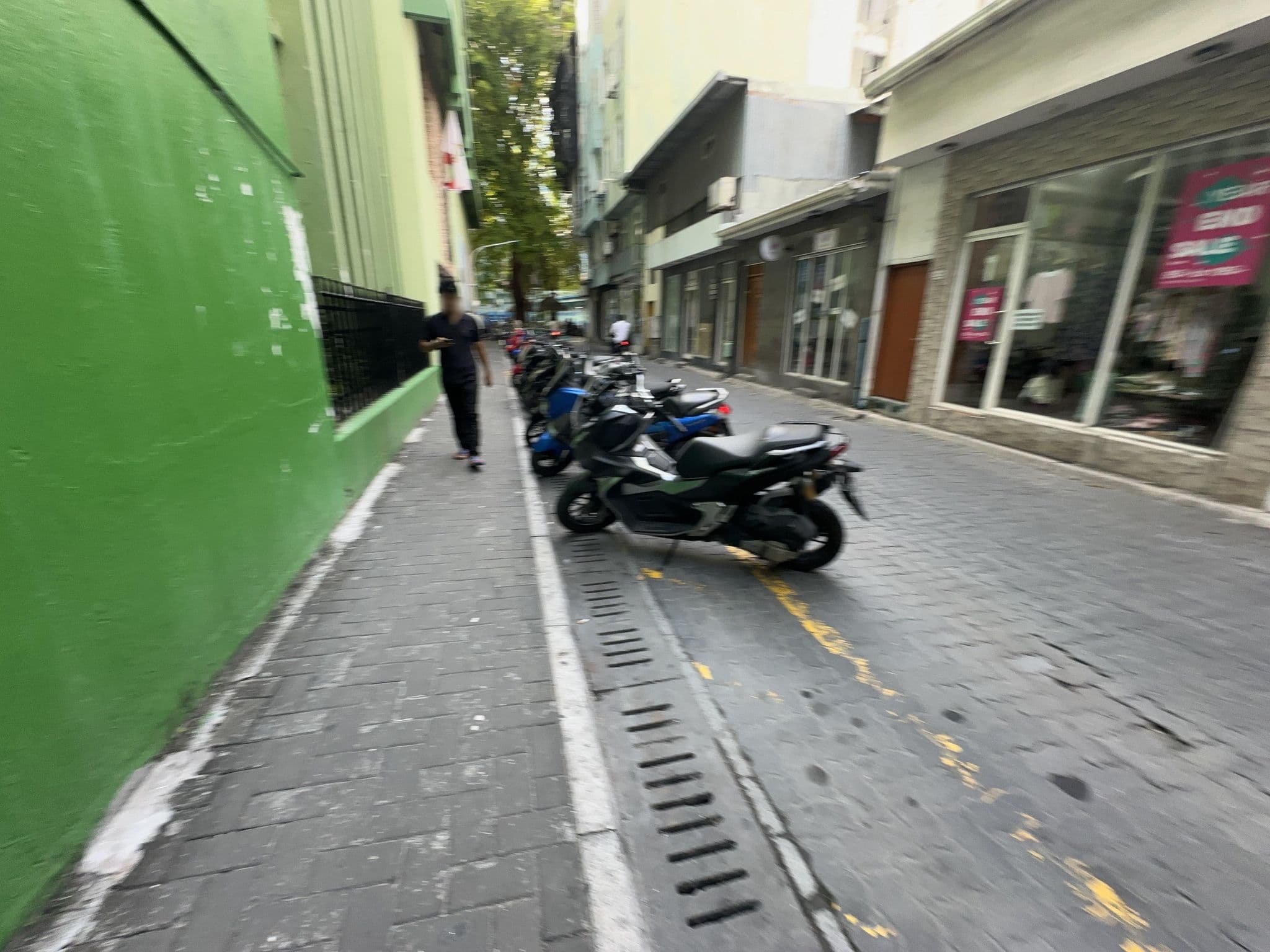 Street view near Hilton Irufushi Beach & Spa Resort, Male — © asturksever (CC BY-SA · Mapillary)