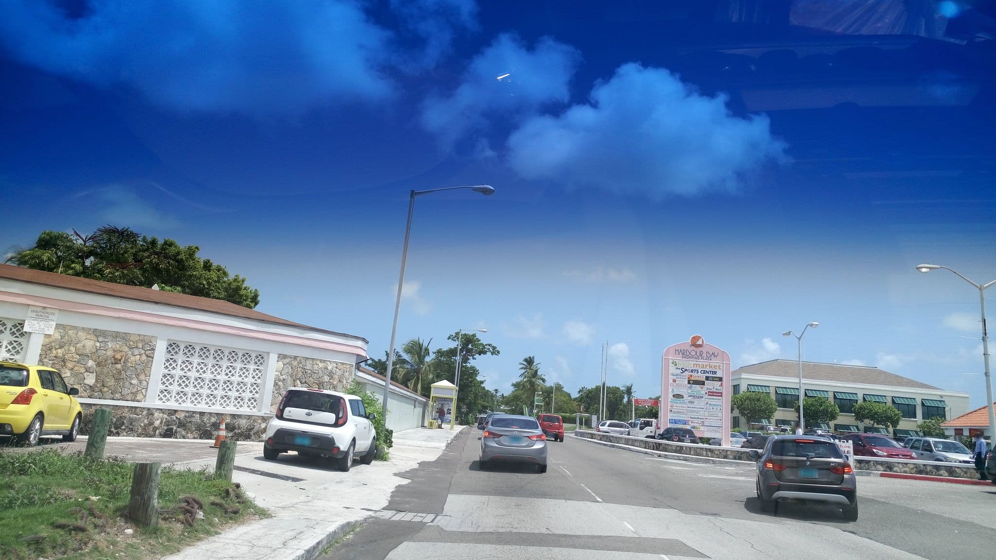 Street view near Nassau Harbor Club Hotel & Marina, Nassau — © wirepiper (CC BY-SA · Mapillary)