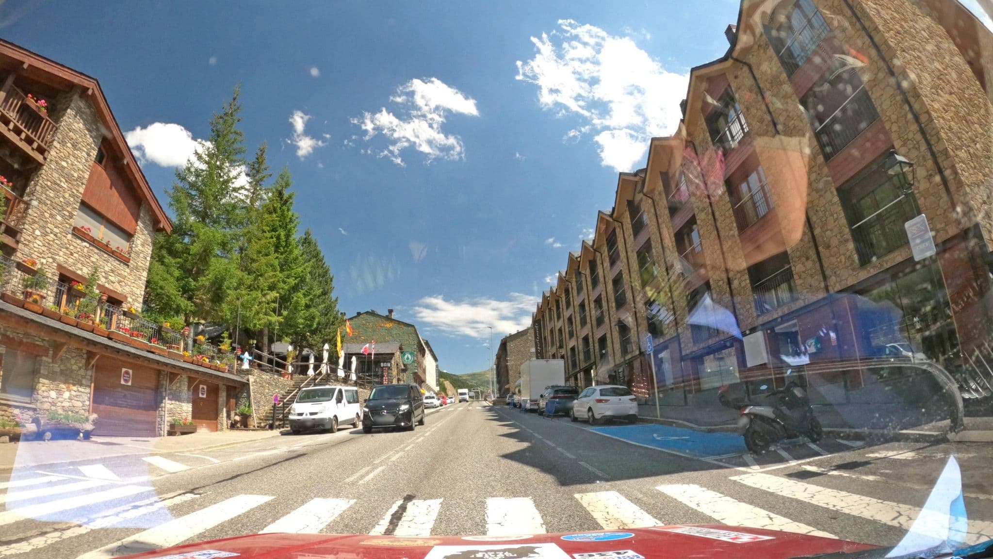 Street view near Résidence Pierre & Vacances Andorra Bordes d'Envalira, El Tarter — © masterofnoroad (CC BY-SA · Mapillary)