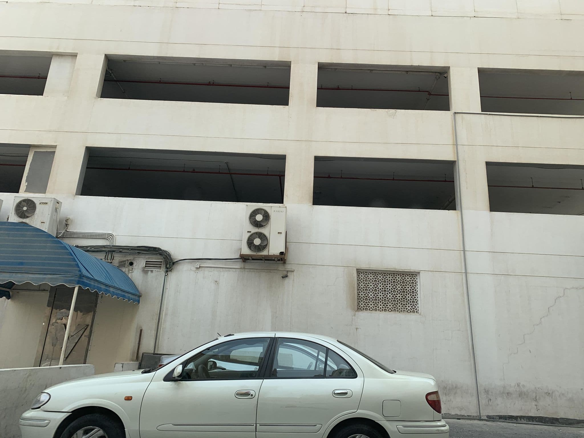 Street view near Juffair Gate Hotel, Manama — © sherif1234 (CC BY-SA · Mapillary)