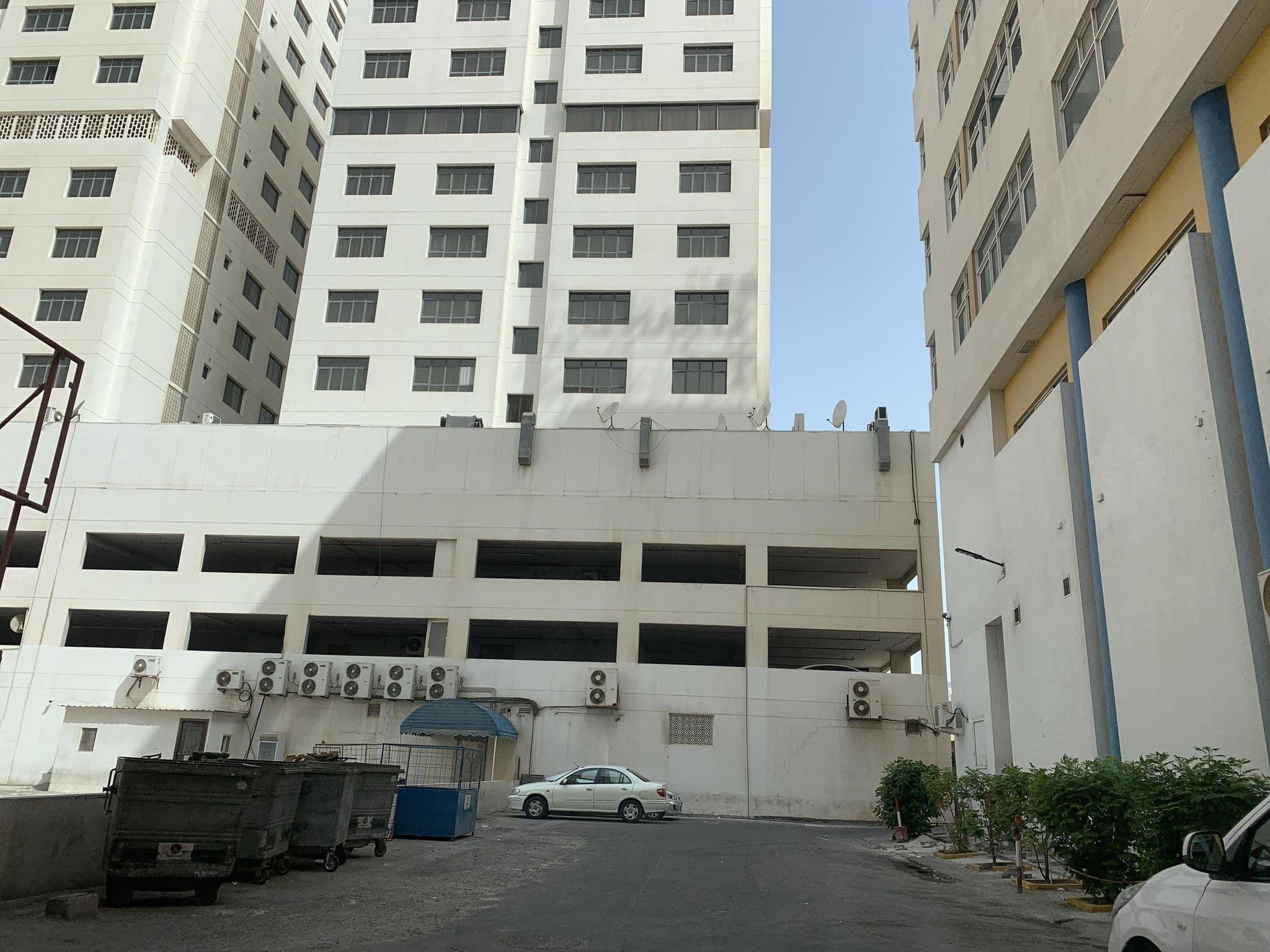 Street view near Al murooj Hotel, Manama — © sherif1234 (CC BY-SA · Mapillary)