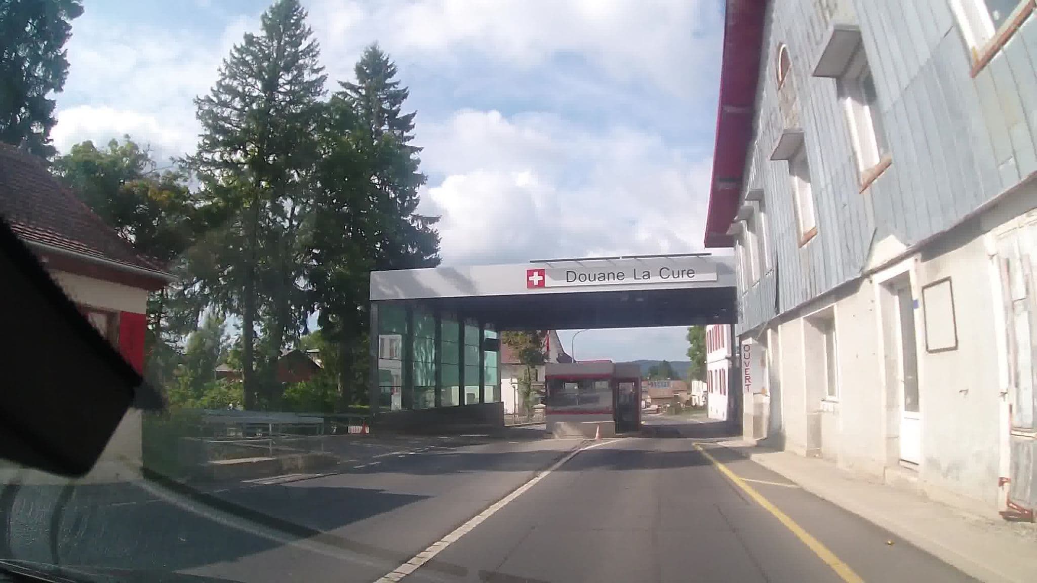 Street view near Hôtel Restaurant Arbez Franco-Suisse, Les Rousses — © trigpoint (CC BY-SA · Mapillary)