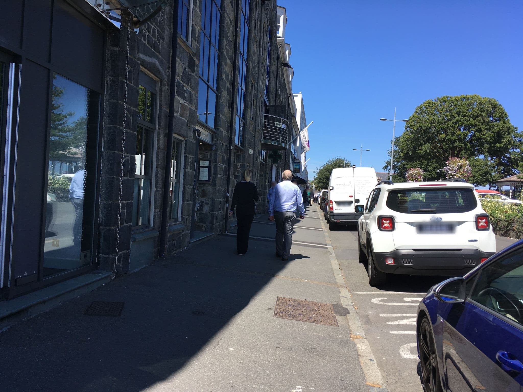 Street view near Yacht Hotel, Saint Peter Port — © southglos (CC BY-SA · Mapillary)