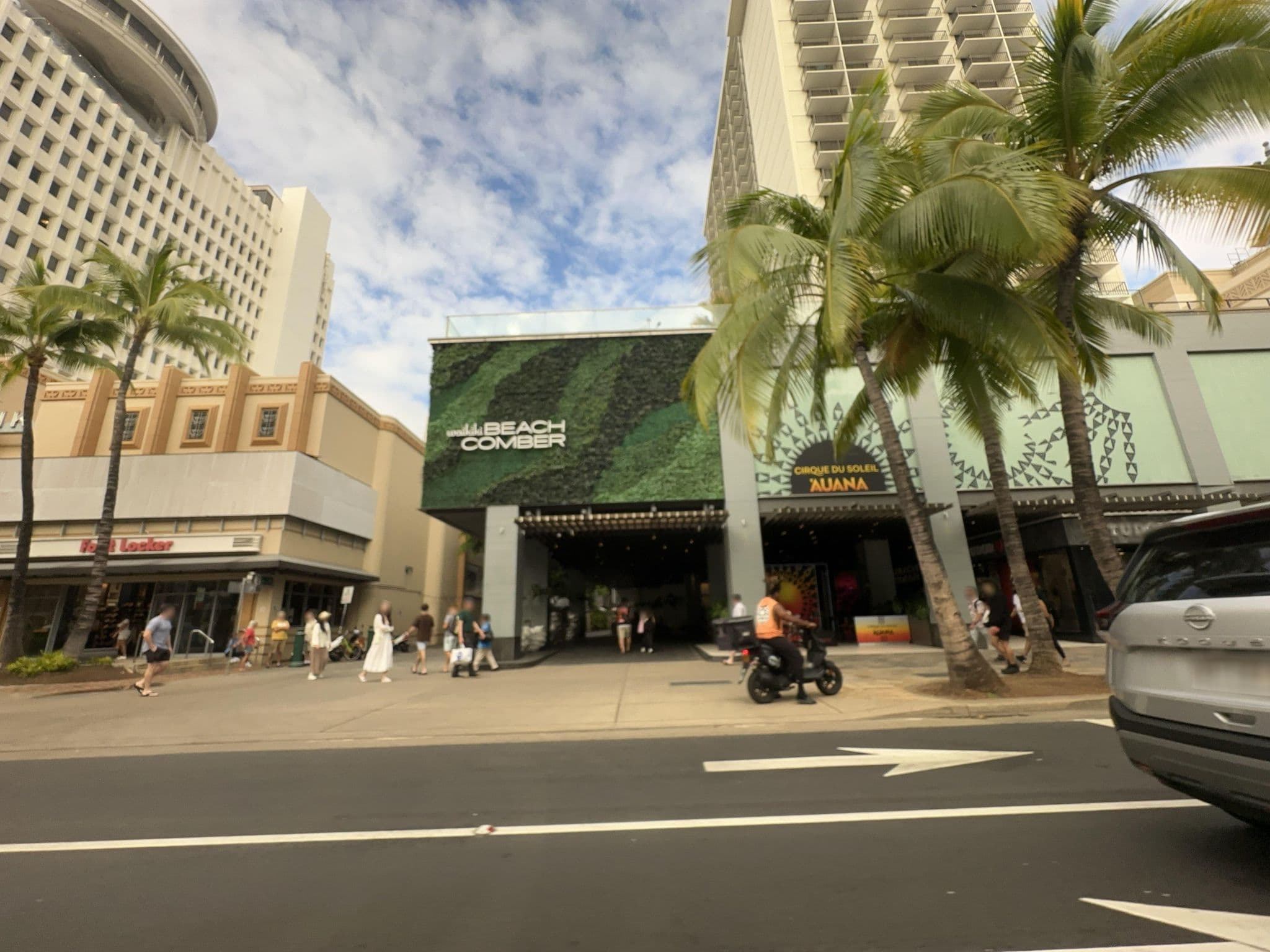 Street view near Holiday Inn Resort Pool, Waikīkī — © quickness805 (CC BY-SA · Mapillary)