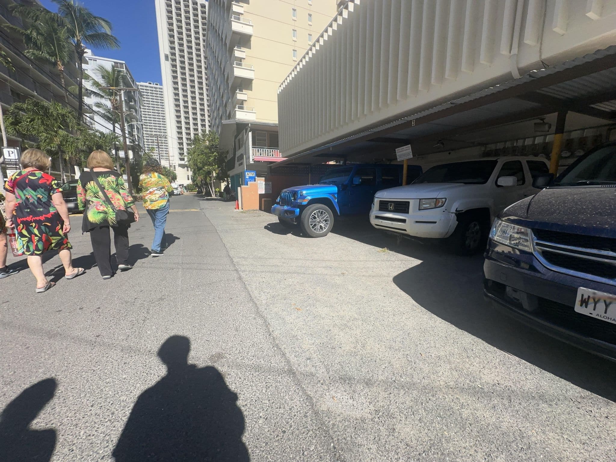 Street view near Aloha Hostel, Diamond Head / Kapahulu / Saint Louis Heights — © quickness805 (CC BY-SA · Mapillary)