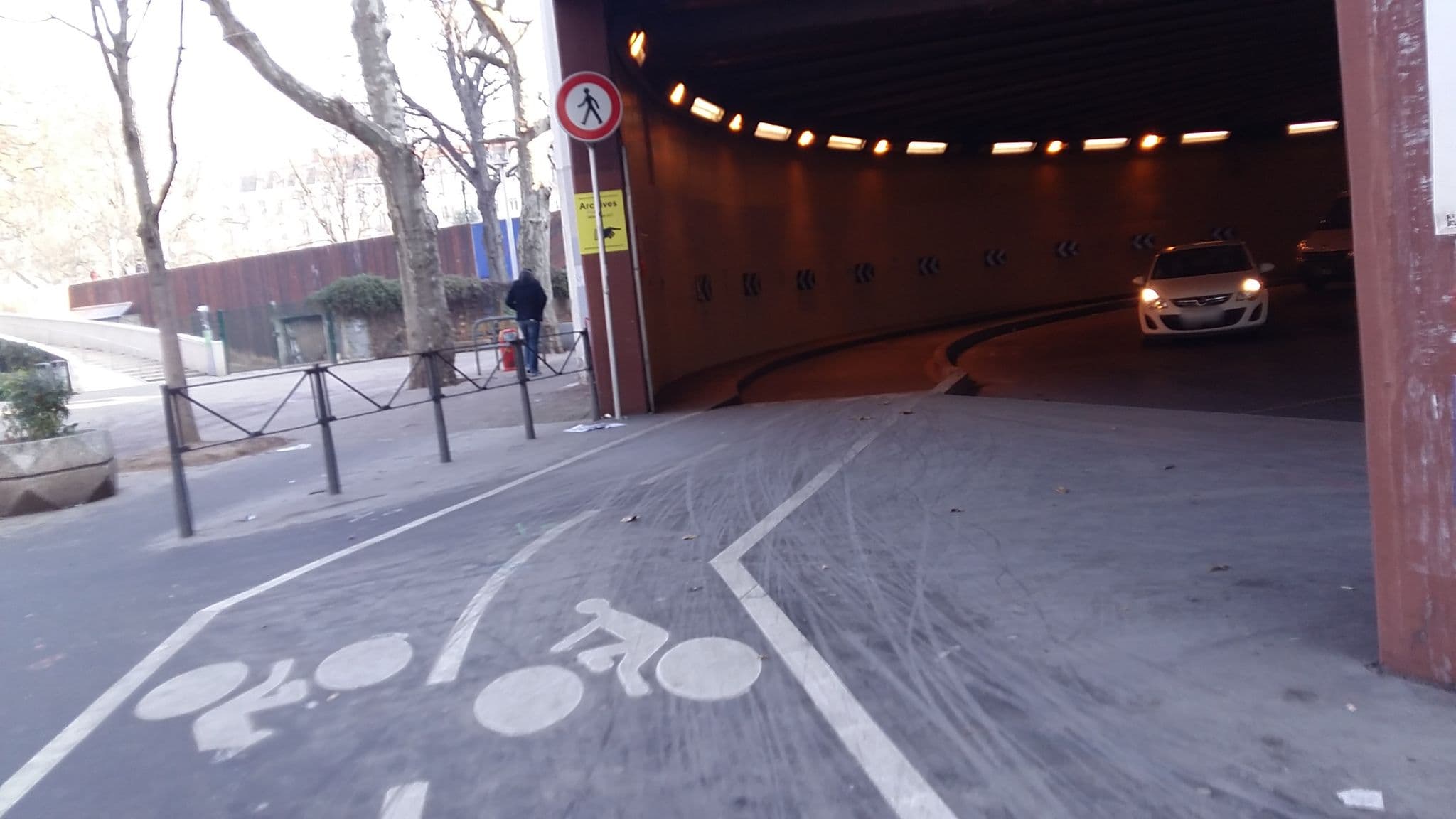 Street view near Hôtel des Remparts, Lyon 02 — © blueberry (CC BY-SA · Mapillary)