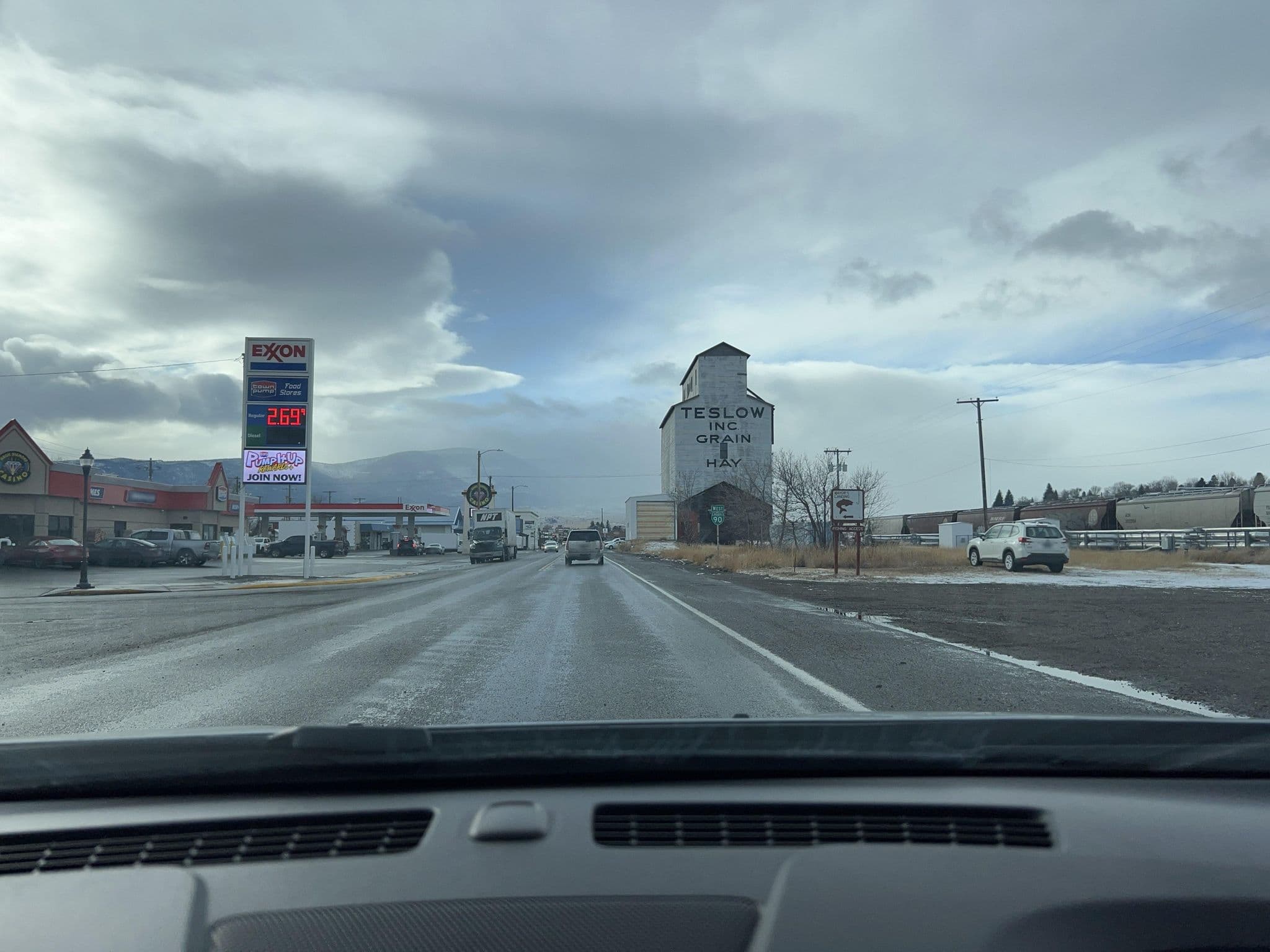 Street view near Country Motor Inn, Bozeman — © whitecotton (CC BY-SA · Mapillary)