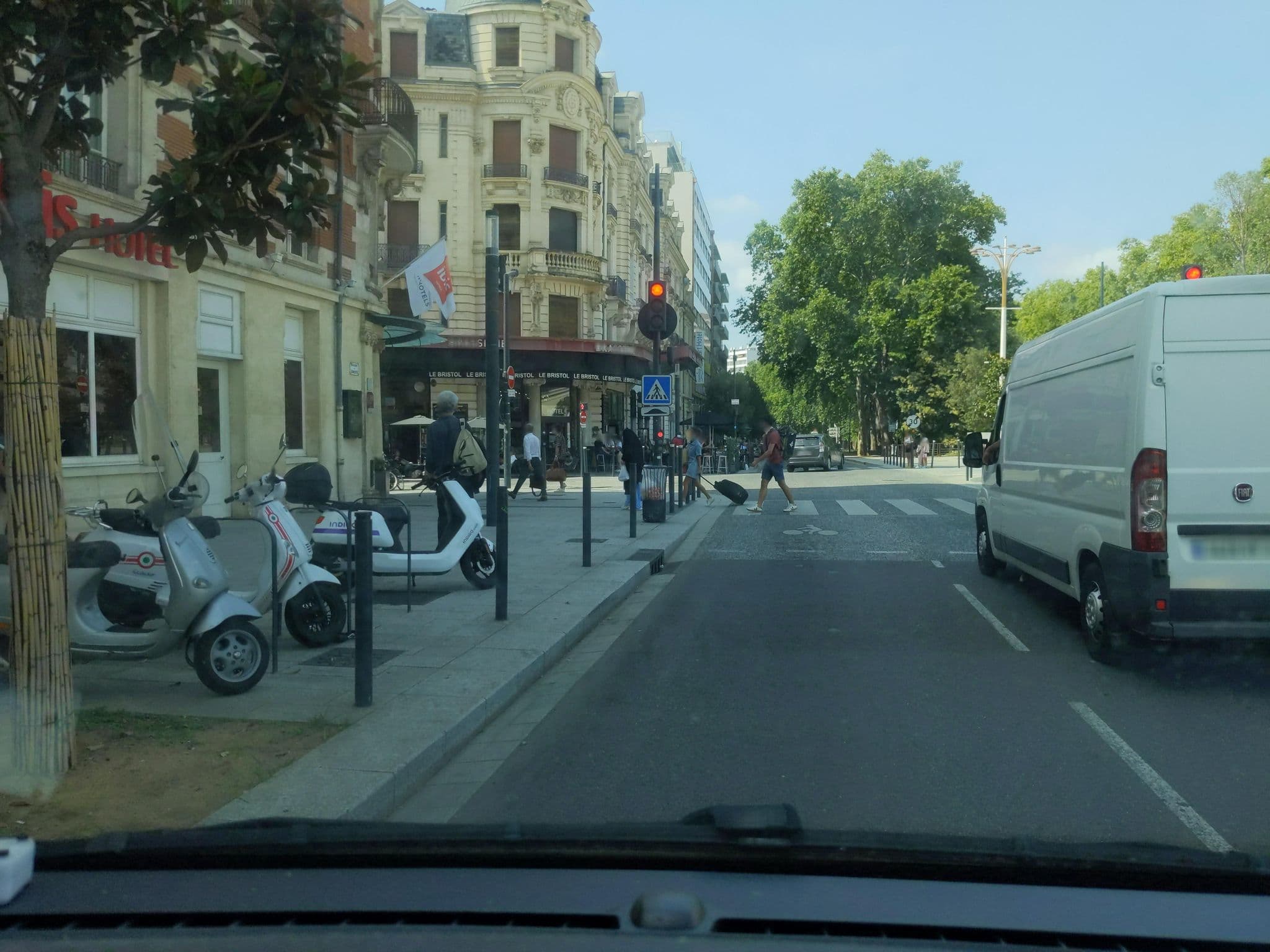 Street view near Ibis Toulouse gare Matabiau, Toulouse — © seb_est (CC BY-SA · Mapillary)