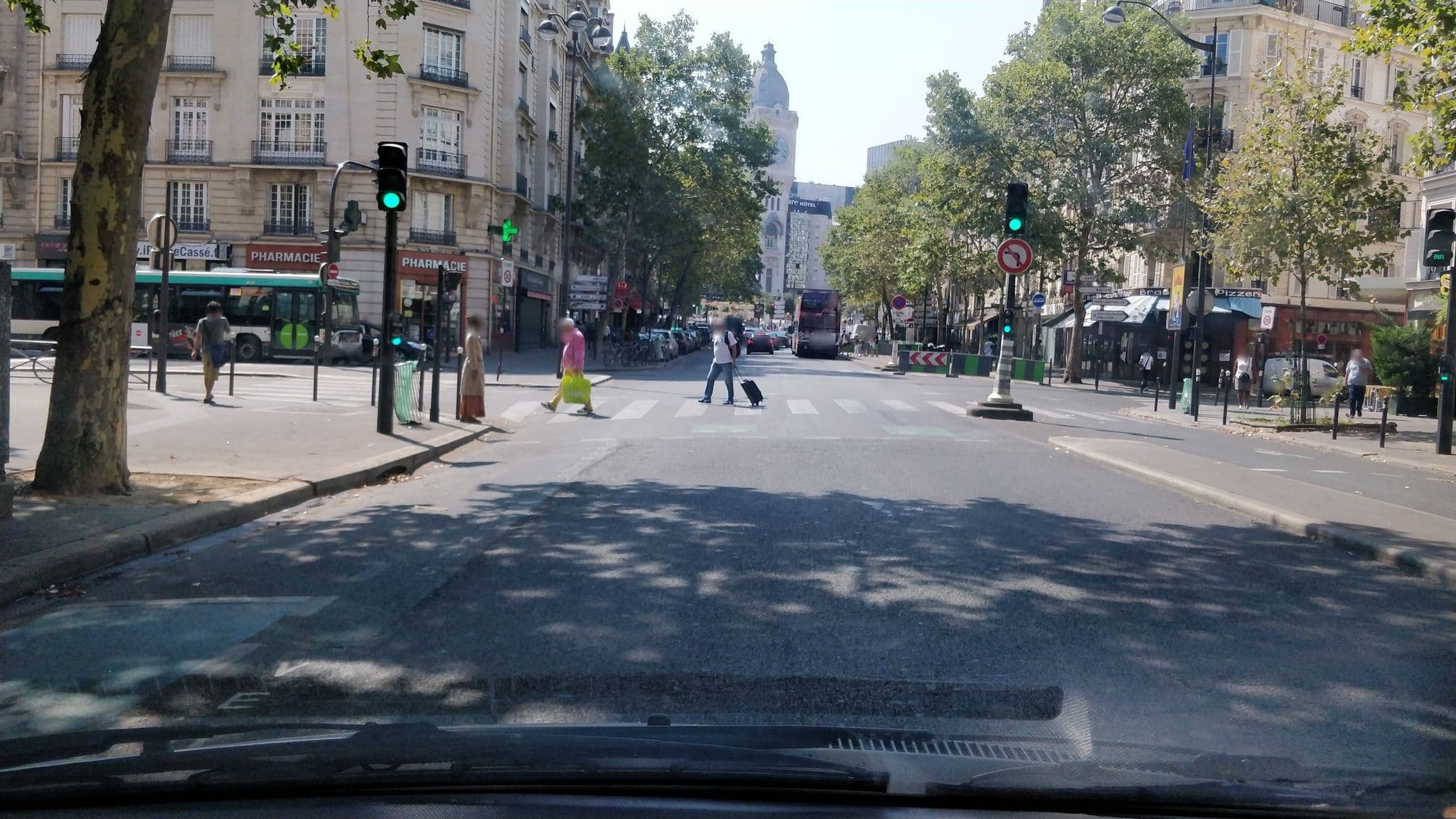 Street view near Hôtel Le Saint-Hubert, Quinze-Vingts — © svr123456789 (CC BY-SA · Mapillary)