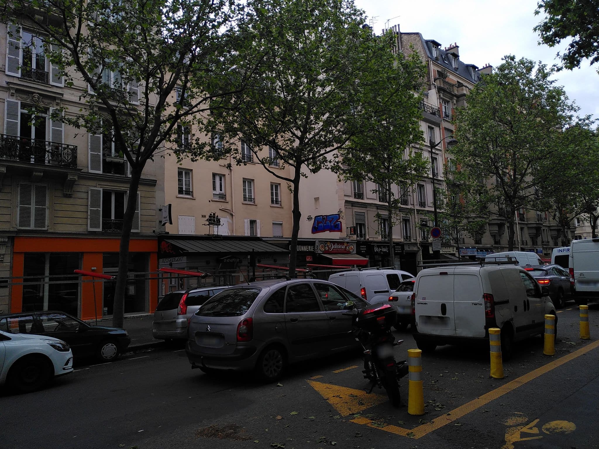 Street view near Bel Oranger, Quinze-Vingts — © britze (CC BY-SA · Mapillary)