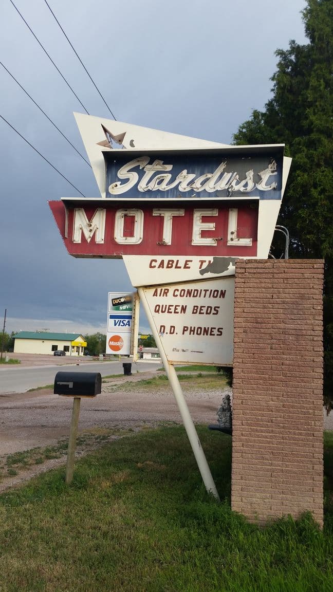 Street view near Stardust Motel, Custer — © jbthemilker (CC BY-SA · Mapillary)