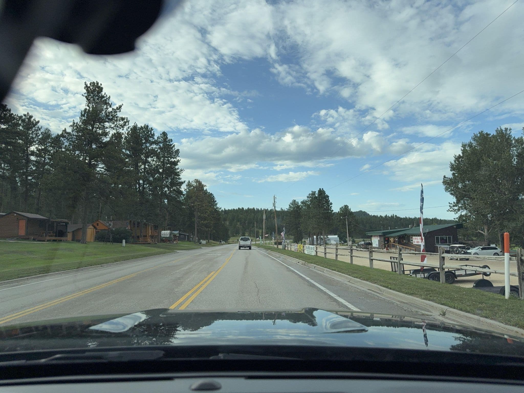 Street view near Restmore Inn, Custer — © whitecotton (CC BY-SA · Mapillary)