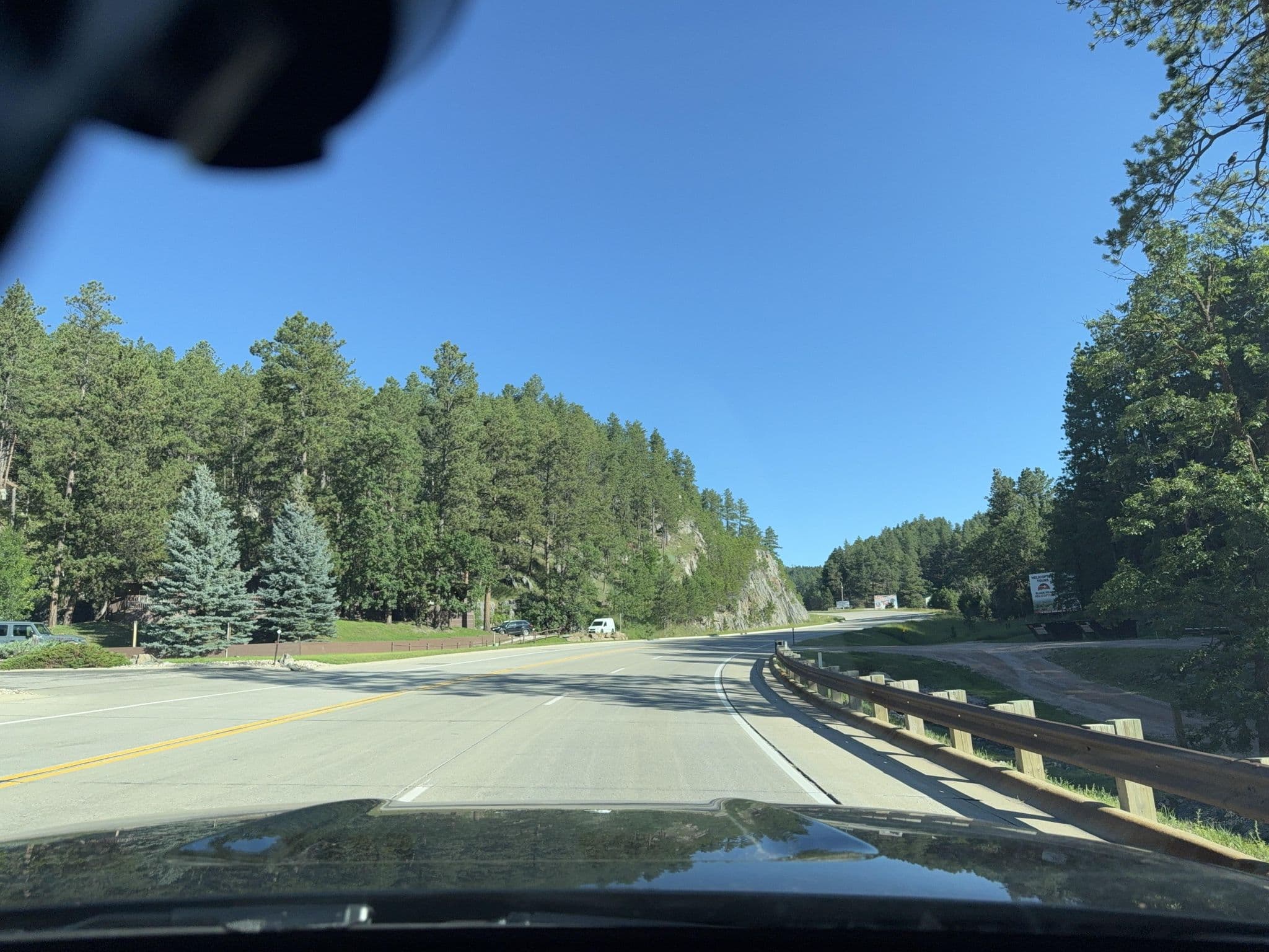Street view near Powder House Lodge, Colonial Pine Hills — © whitecotton (CC BY-SA · Mapillary)