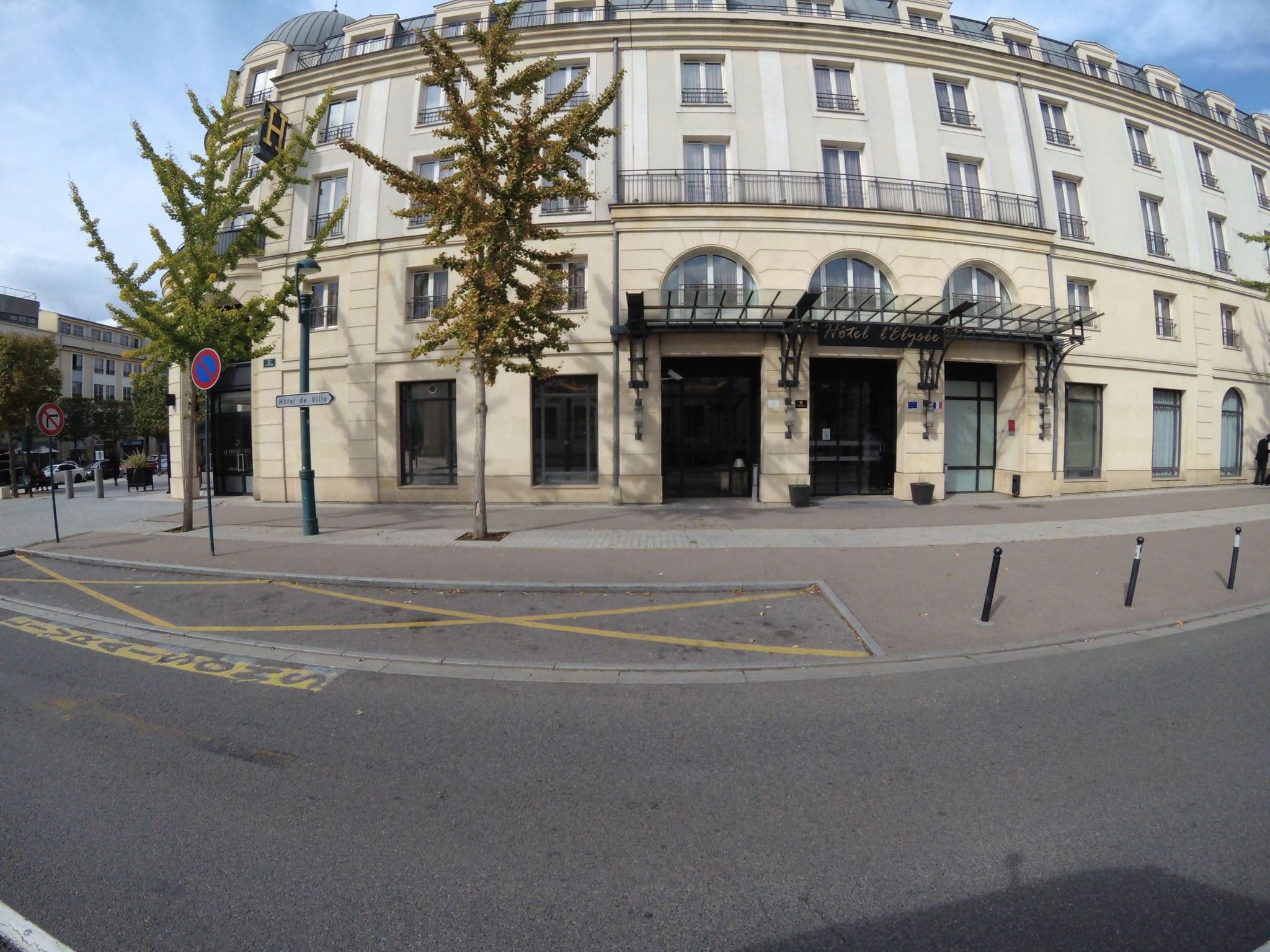 Street view near Hôtel l'Elysée, Serris — © stephanep (CC BY-SA · Mapillary)