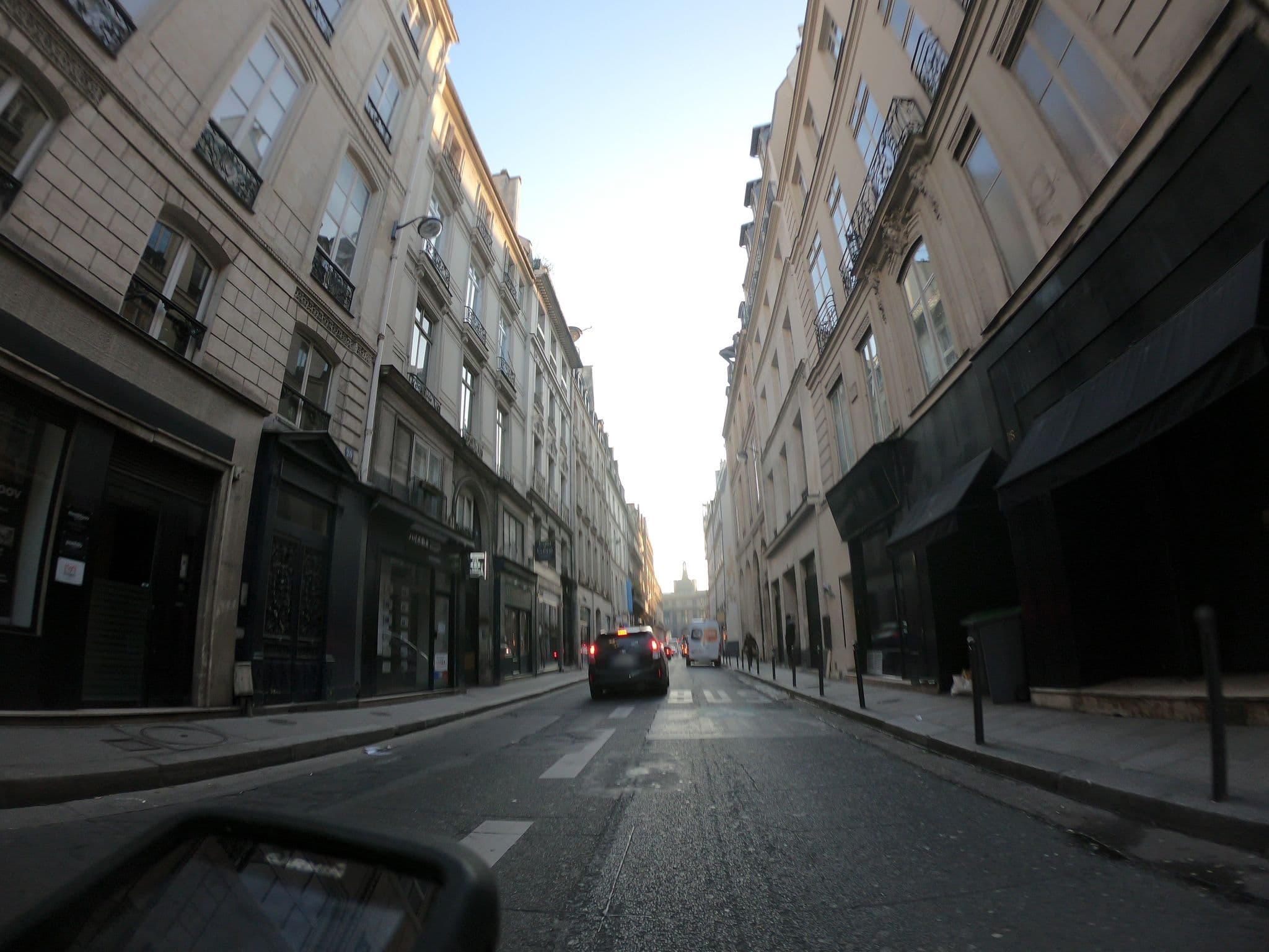 Street view near Hôtel Louvre Piémont, Paris 02 Bourse — © htonchia (CC BY-SA · Mapillary)