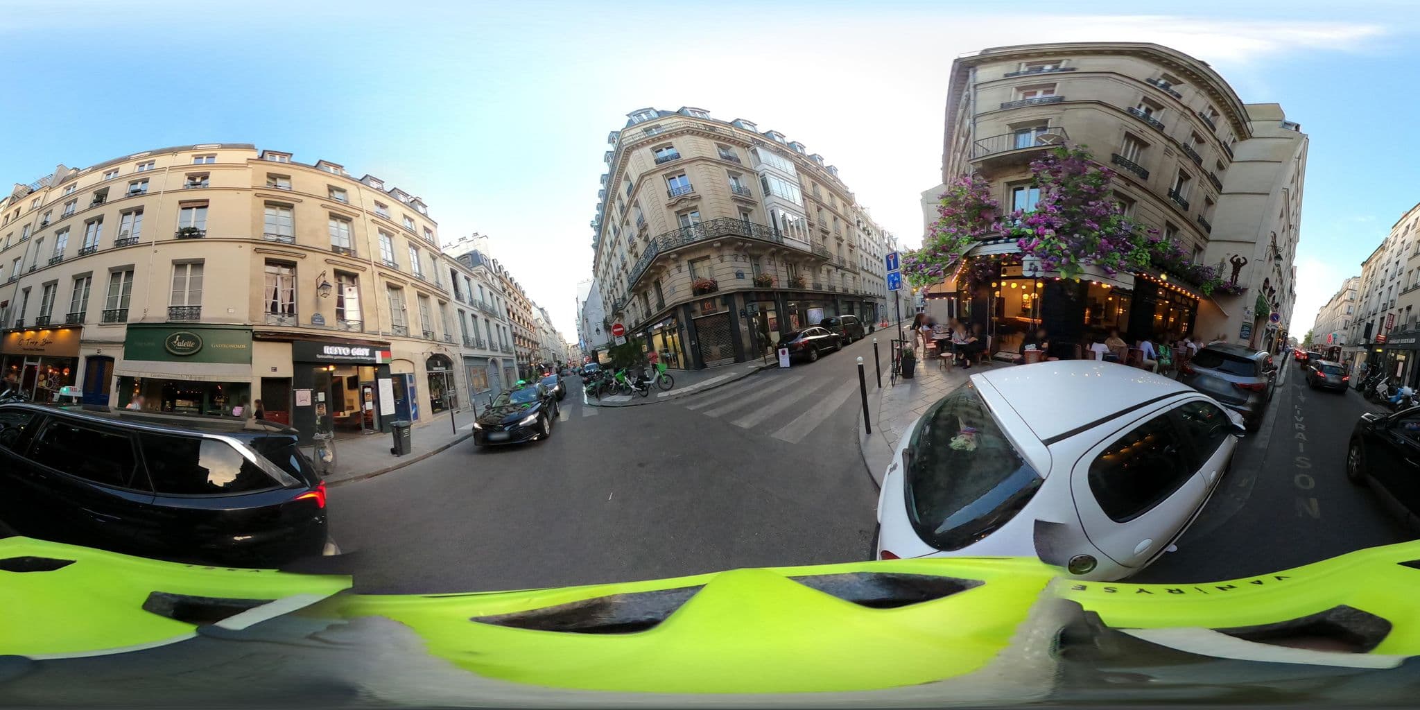 Street view near Hôtel d'Aubusson, Paris 01 Louvre — © Stefdegreef (CC BY-SA · Mapillary)