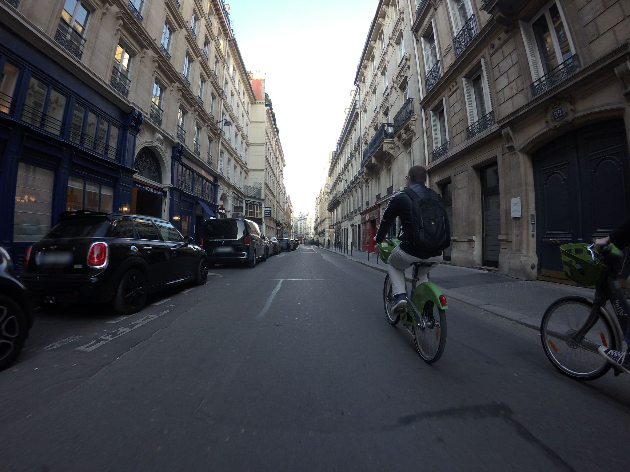 Street view near Sydney Opéra, Paris 08 Élysée — © laurentlouf (CC BY-SA · Mapillary)