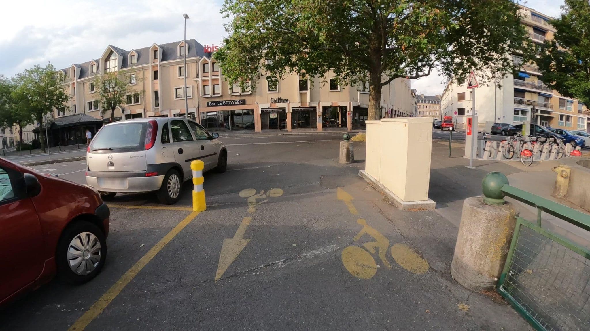 Street view near Ibis Caen Centre, Caen — © Nzau (CC BY-SA · Mapillary)