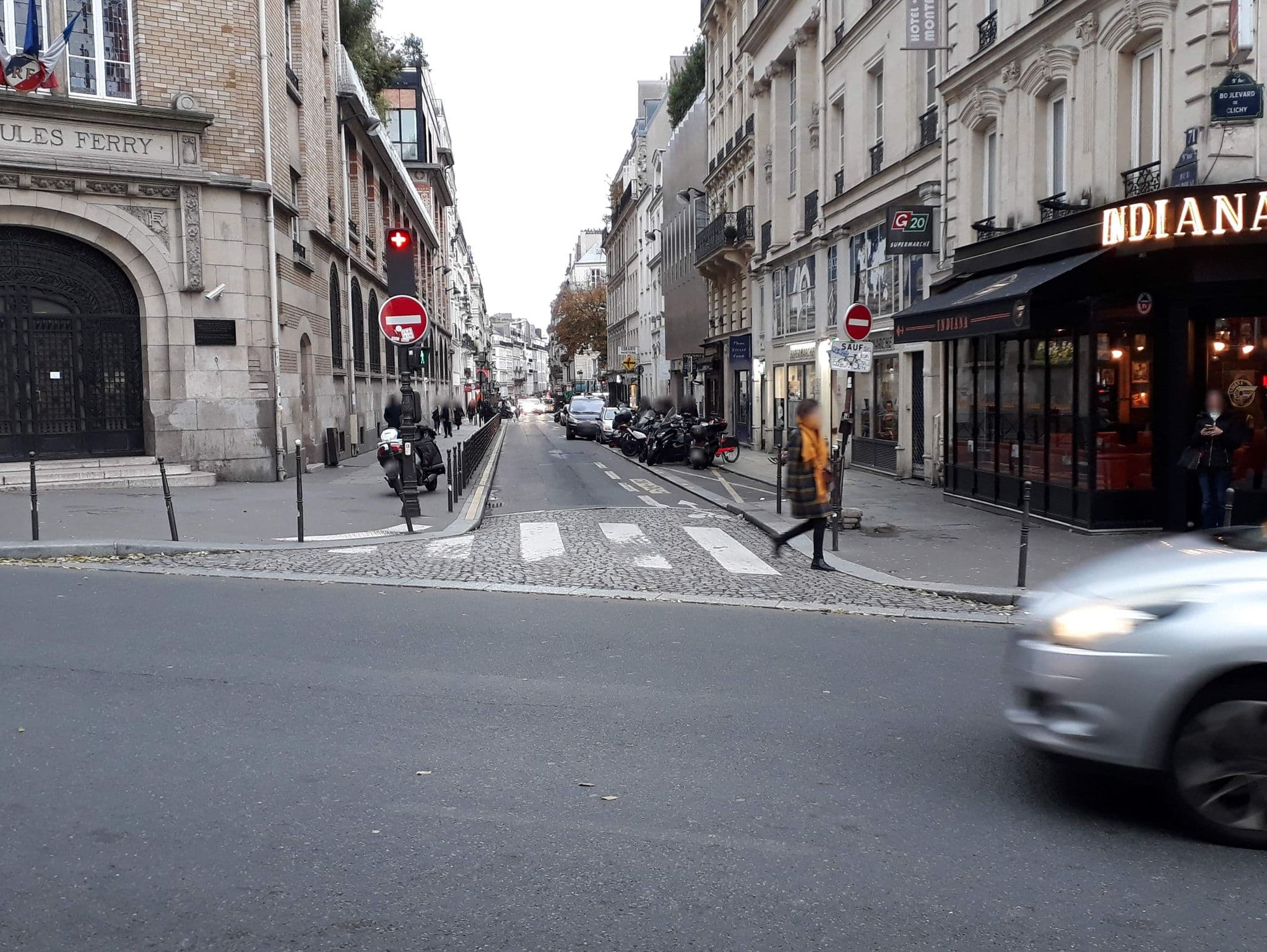 Street view near Hôtel Alizé Montmartre, Paris 17 Batignolles-Monceau — © laurentlouf (CC BY-SA · Mapillary)