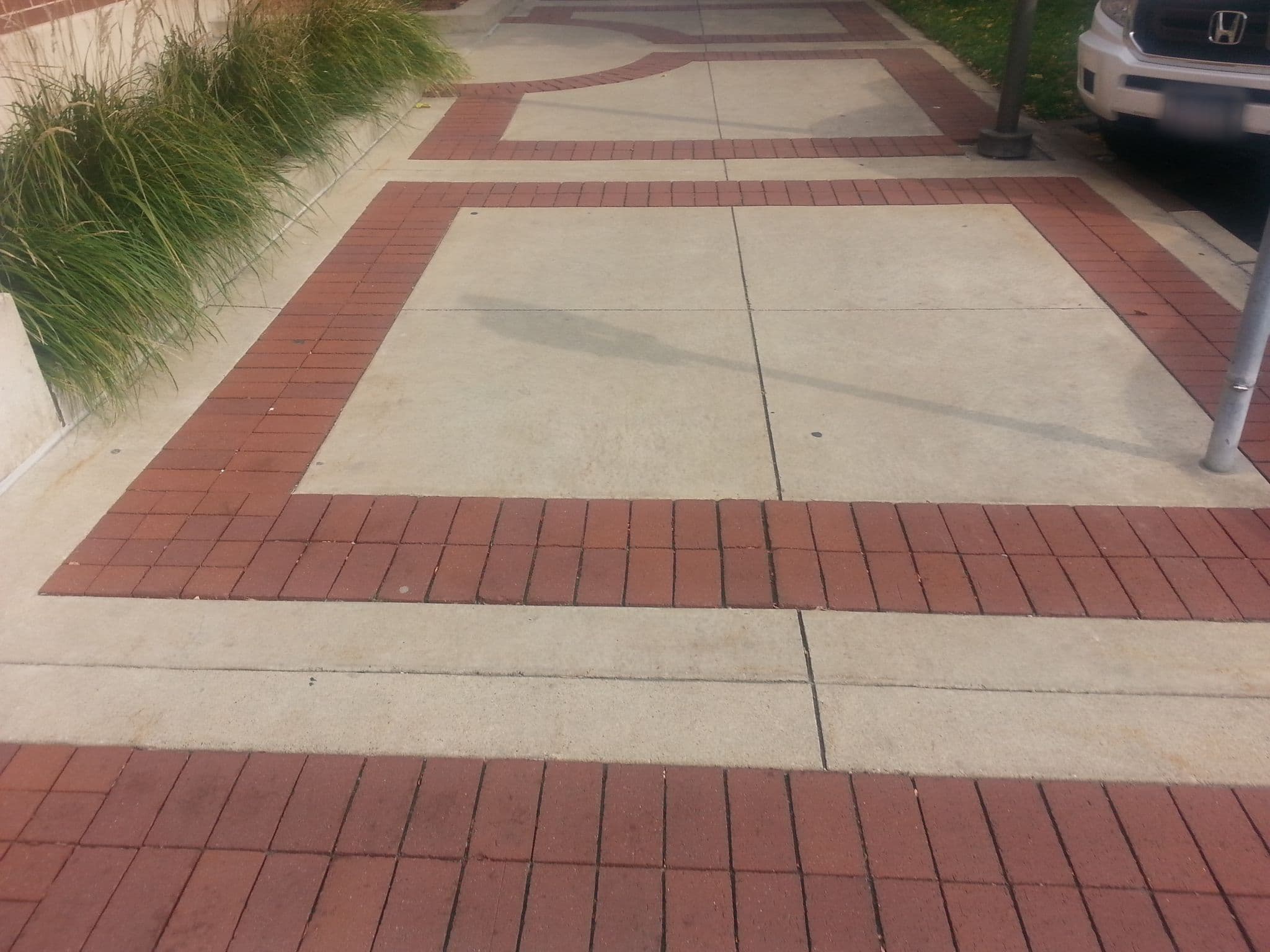 Street view near Hgi Pool, Byron — © allen (CC BY-SA · Mapillary)