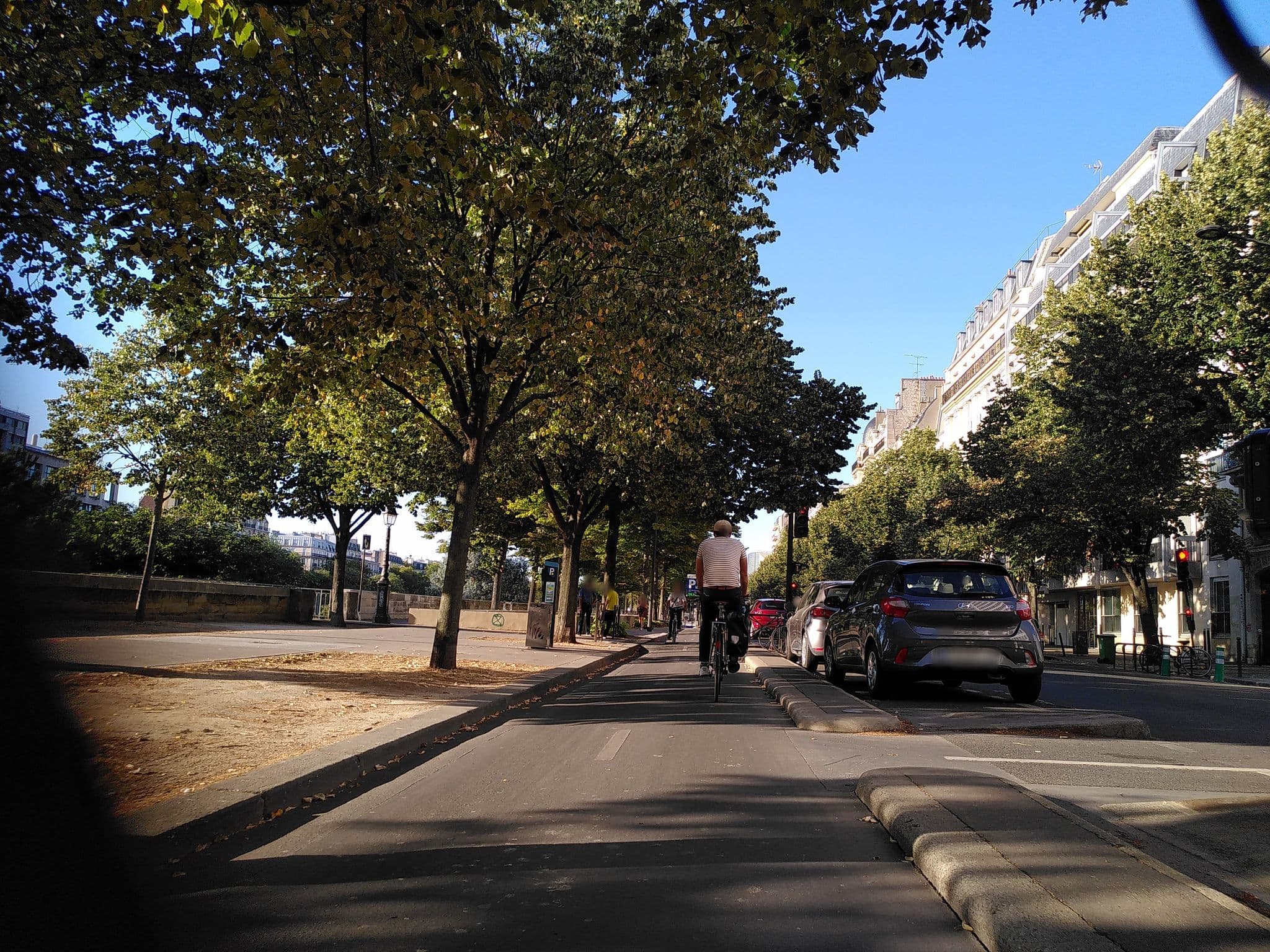 Street view near Hôtel des Trois Gares, Quinze-Vingts — © tr4sk (CC BY-SA · Mapillary)
