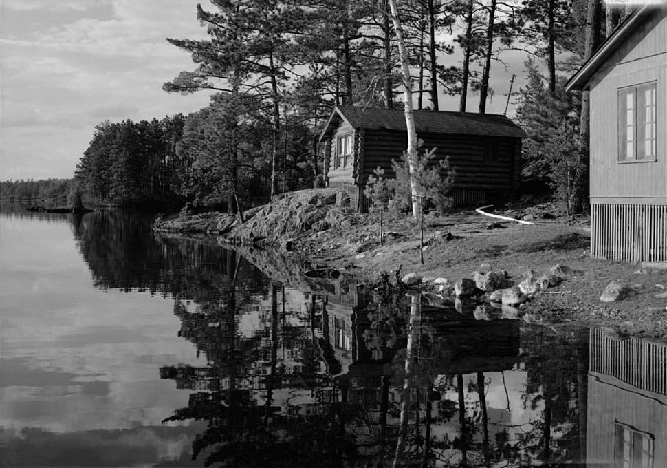 Burntside Lodge (via Wikimedia Commons, Public domain)
