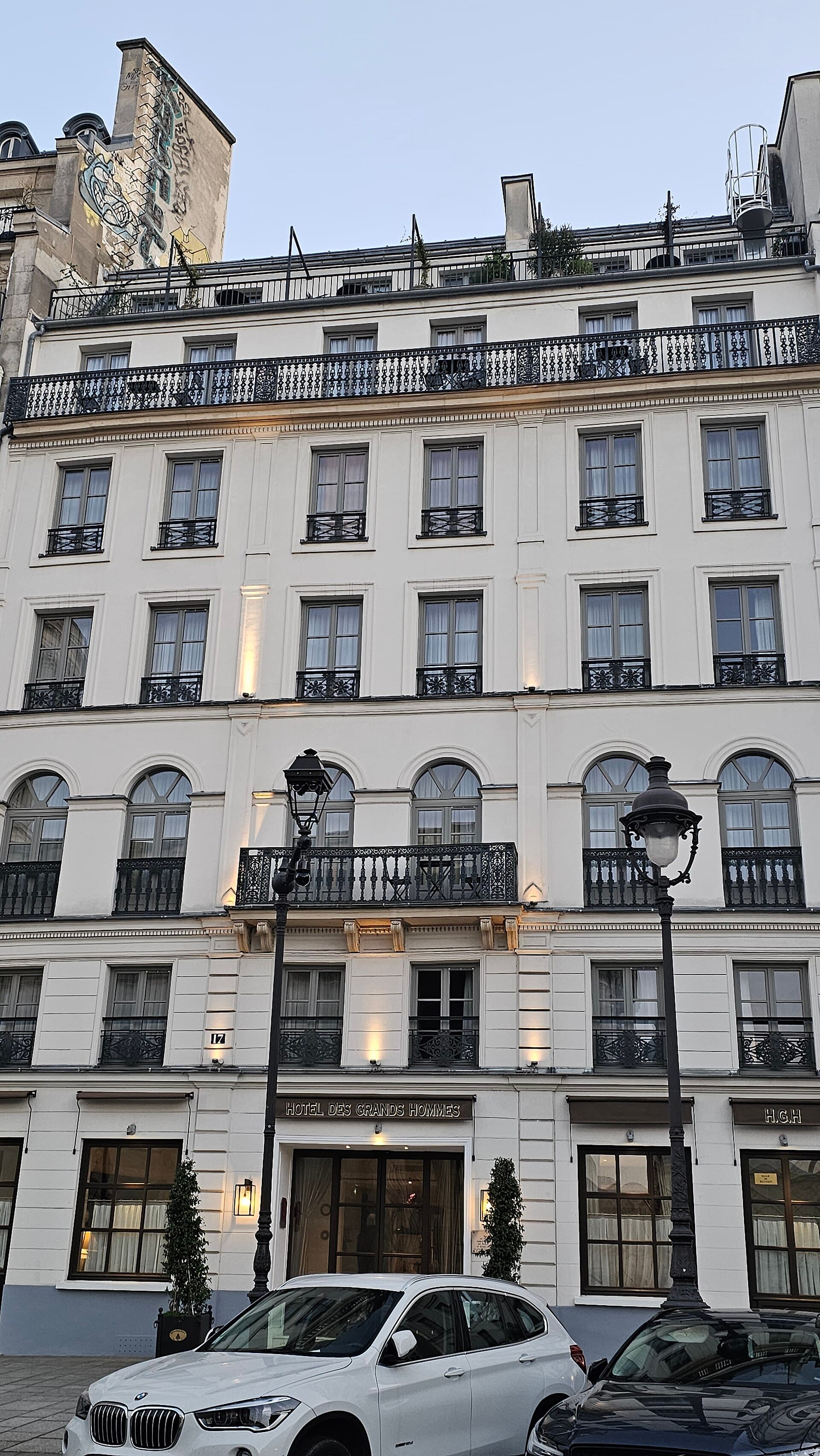 Hôtel des Grands Hommes (via Wikimedia Commons, CC BY 4.0)