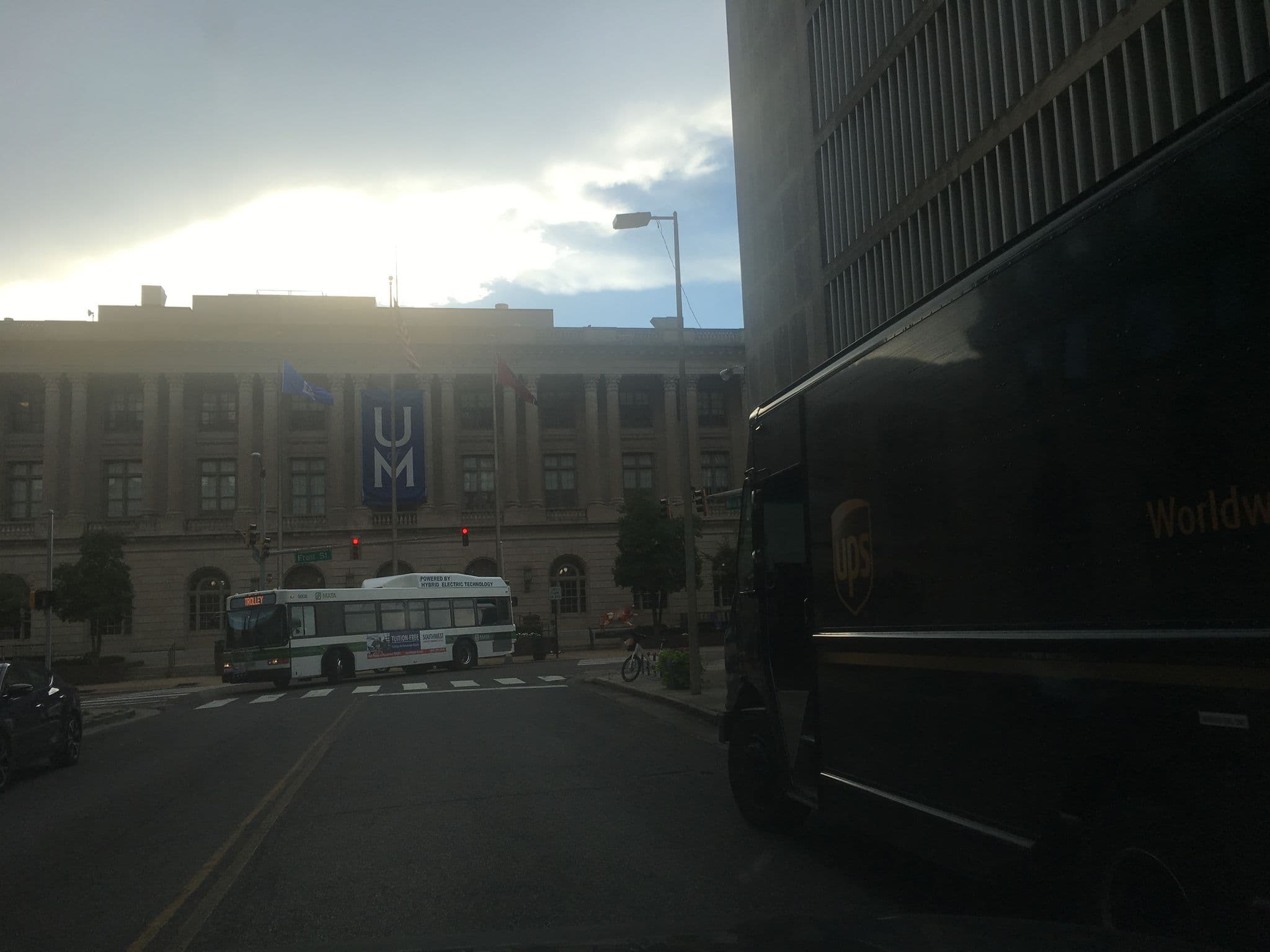 Street view near Stay Alfred on Madison Avenue, Memphis — © raveneye (CC BY-SA · Mapillary)