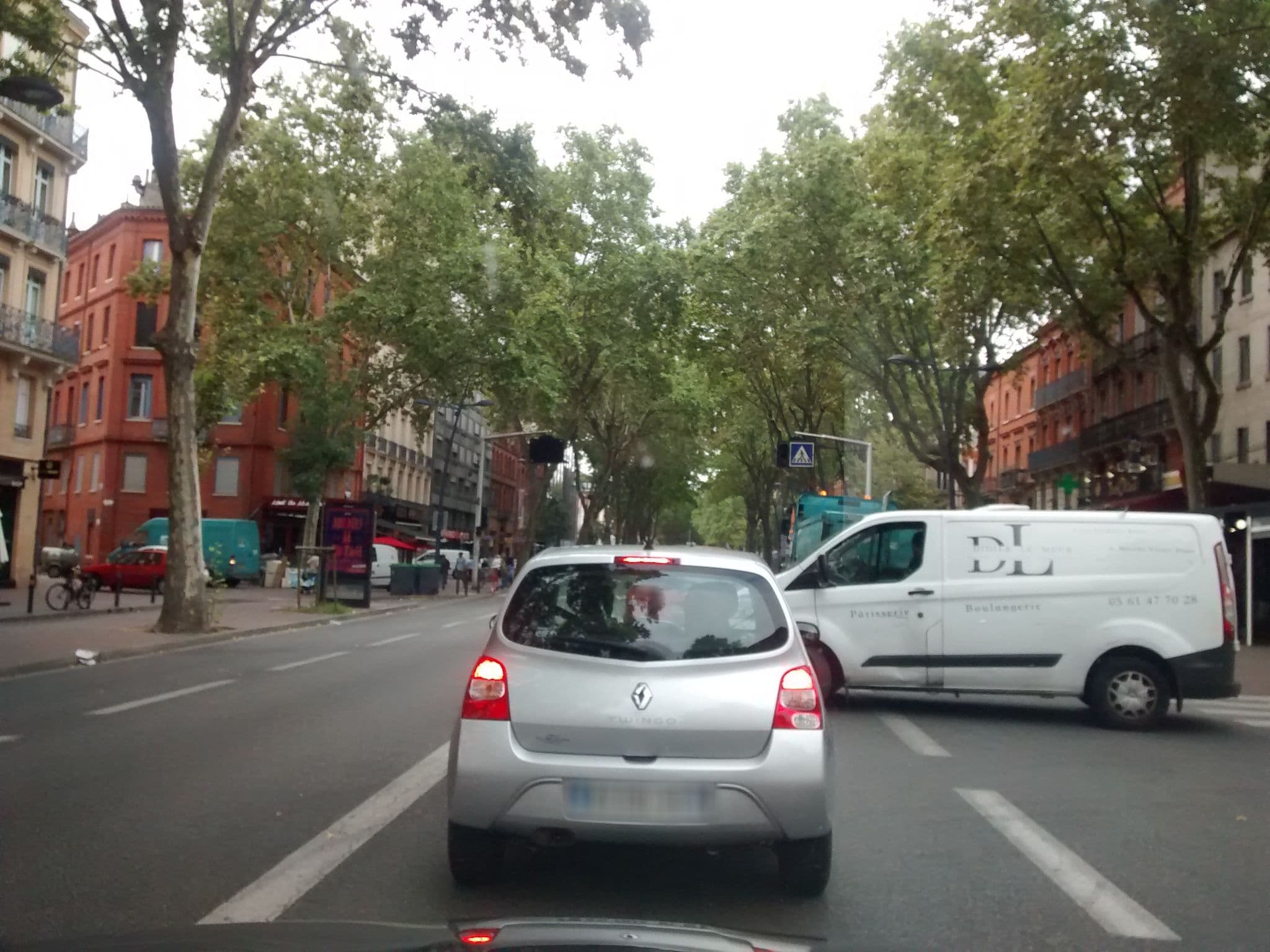Street view near Hôtel Victor Hugo, Toulouse — © egofer (CC BY-SA · Mapillary)