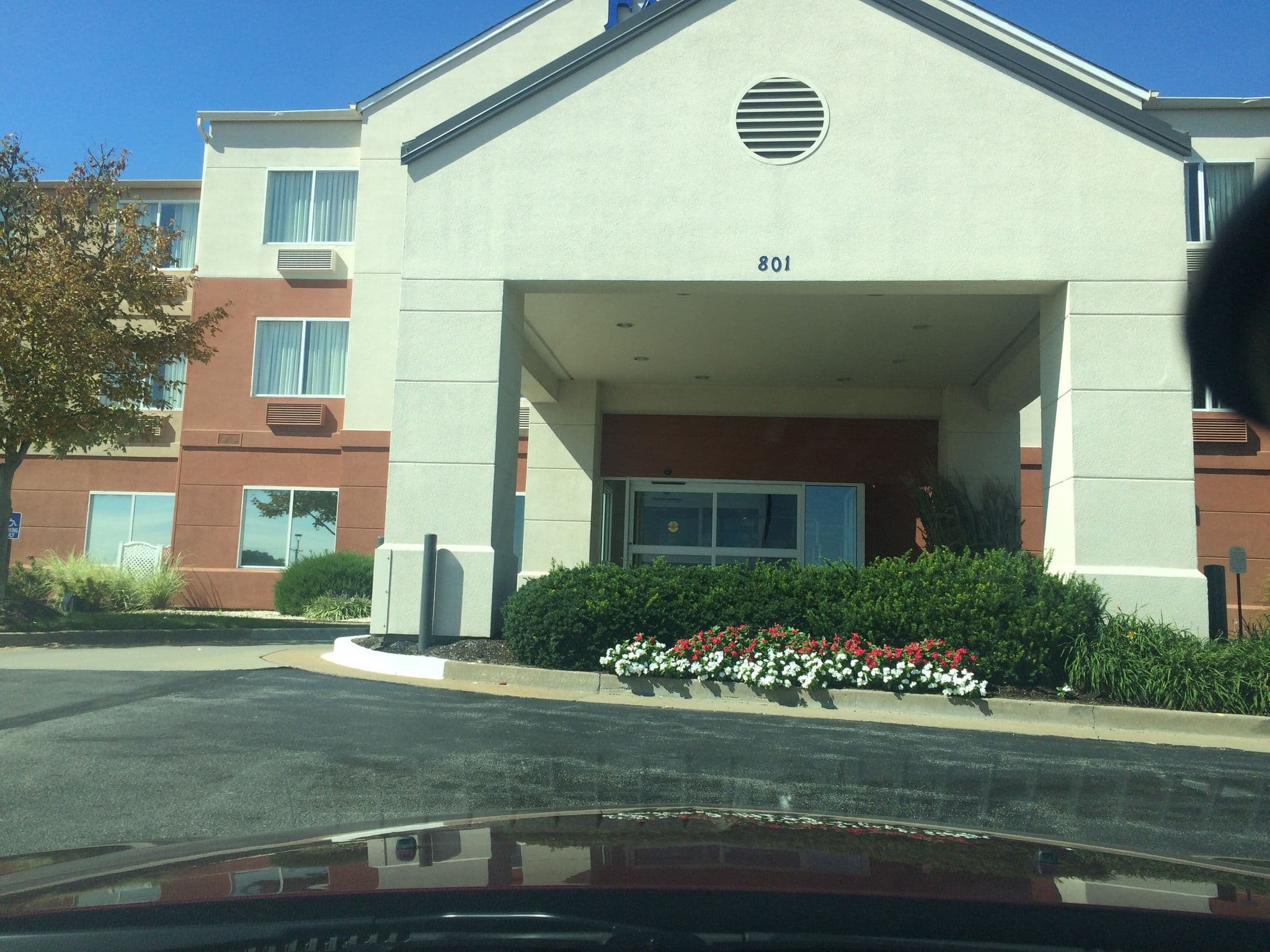 Street view near Fairfield Inn & Suites St. Louis St. Charles, Saint Charles — © pdgoodman (CC BY-SA · Mapillary)