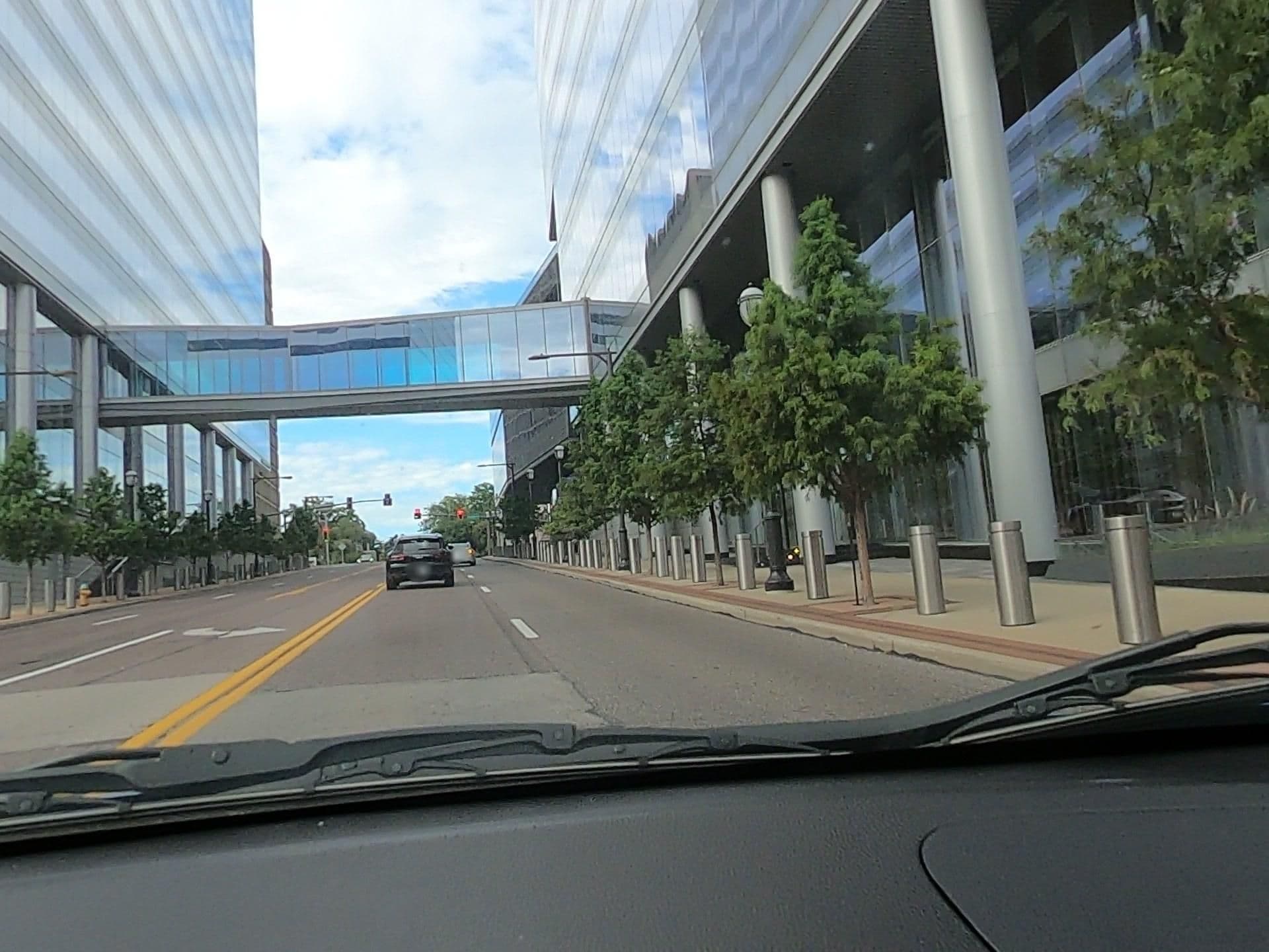 Street view near Sherston Claton Plaza, University City — © mappyarianna (CC BY-SA · Mapillary)