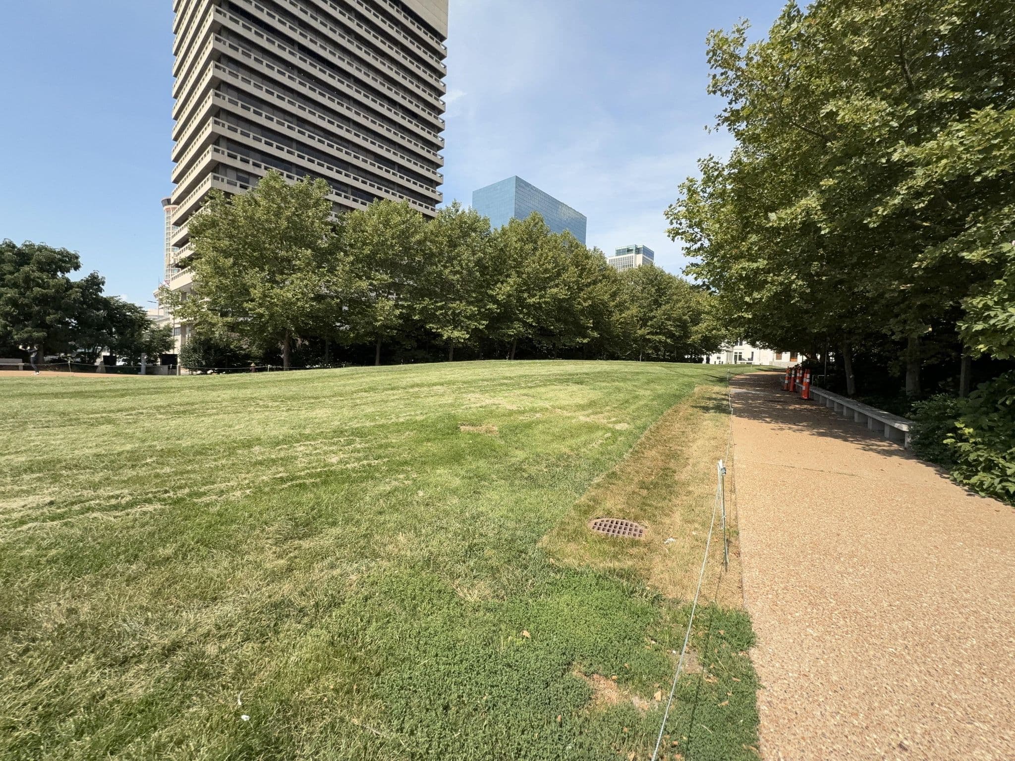 Street view near The Suite, St. Louis — © gibsonb (CC BY-SA · Mapillary)