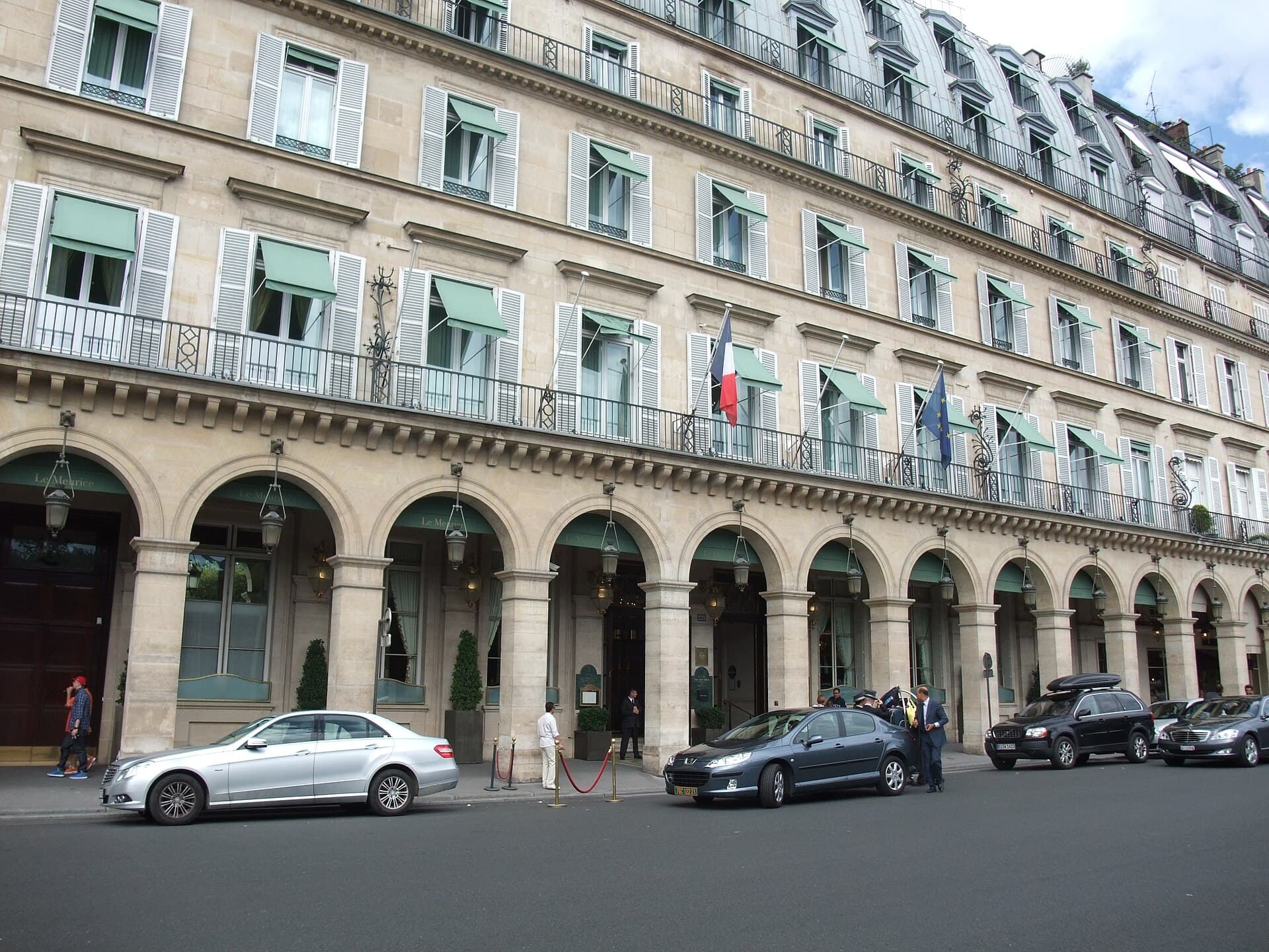 Le Meurice (via Wikimedia Commons, CC BY-SA 3.0)