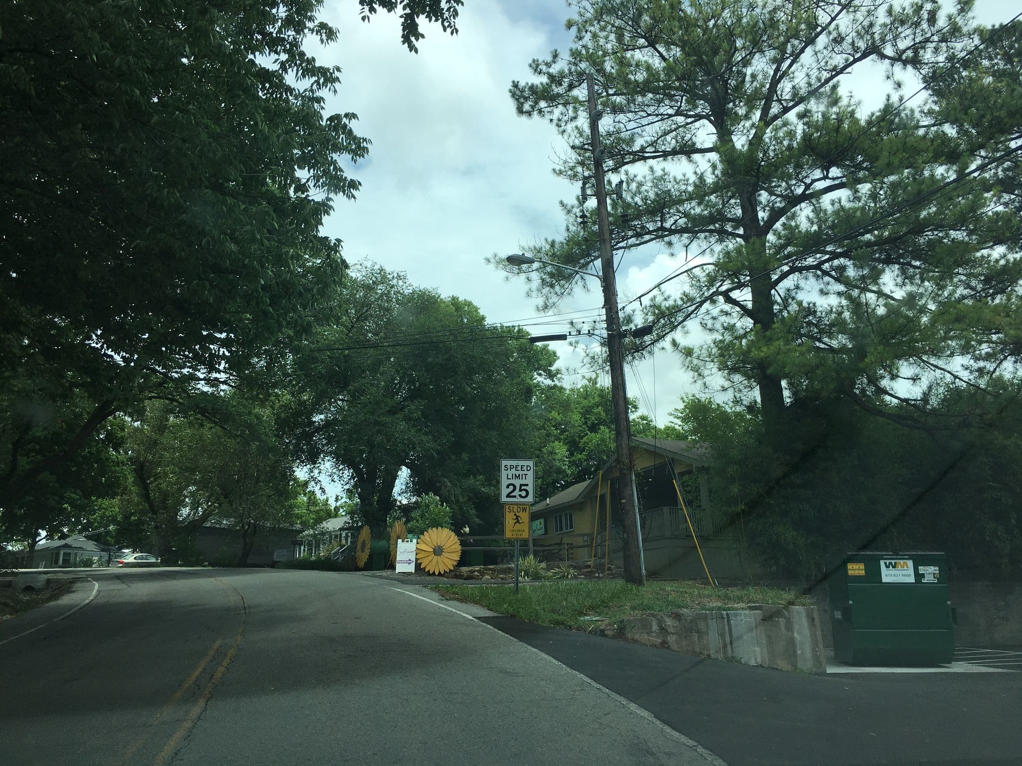 Street view near Twelve Oaks Motel, Nashville — © roodhuyzen (CC BY-SA · Mapillary)