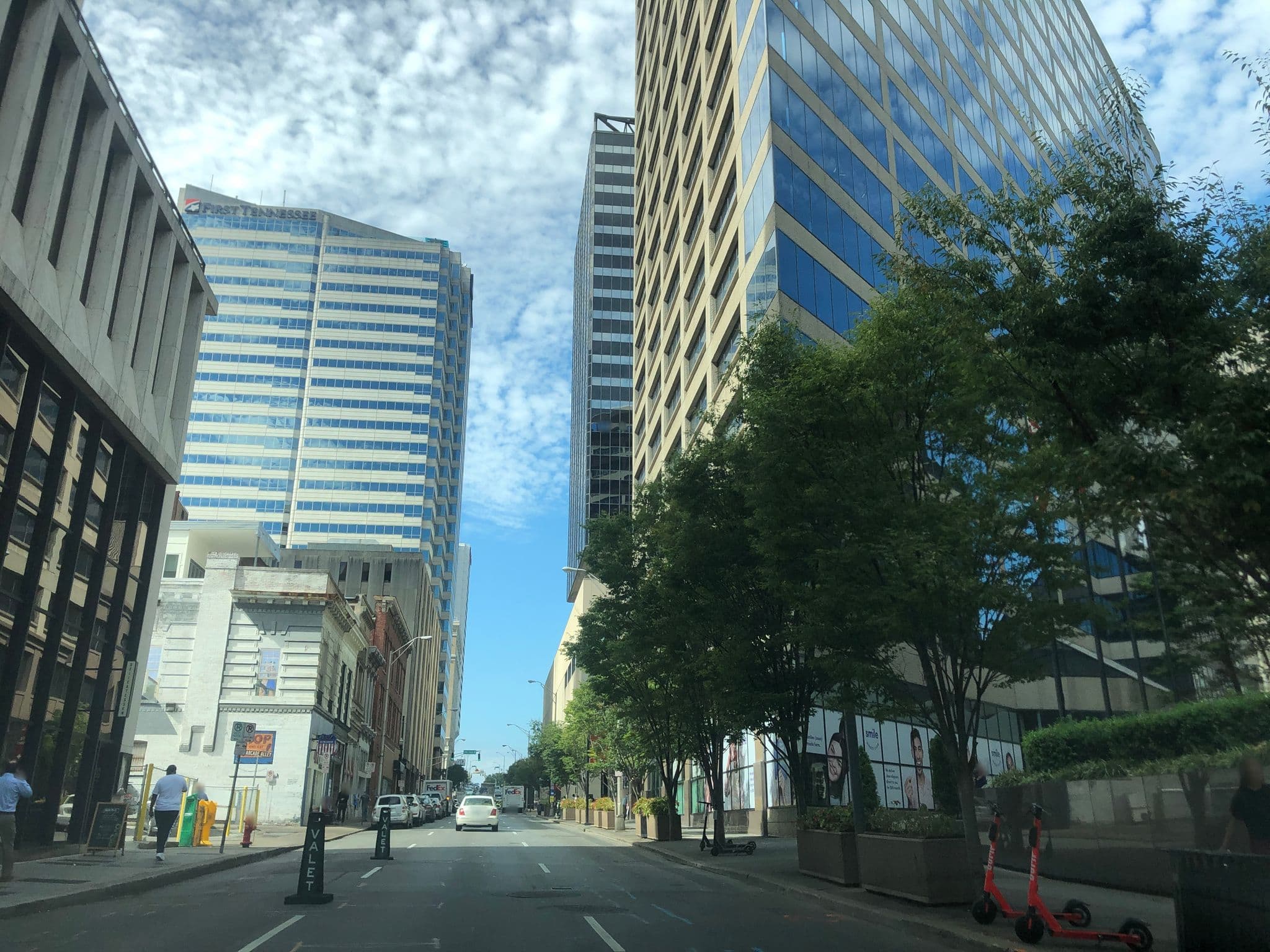 Street view near Fairlane Hotel, Nashville — © maxmartilik (CC BY-SA · Mapillary)