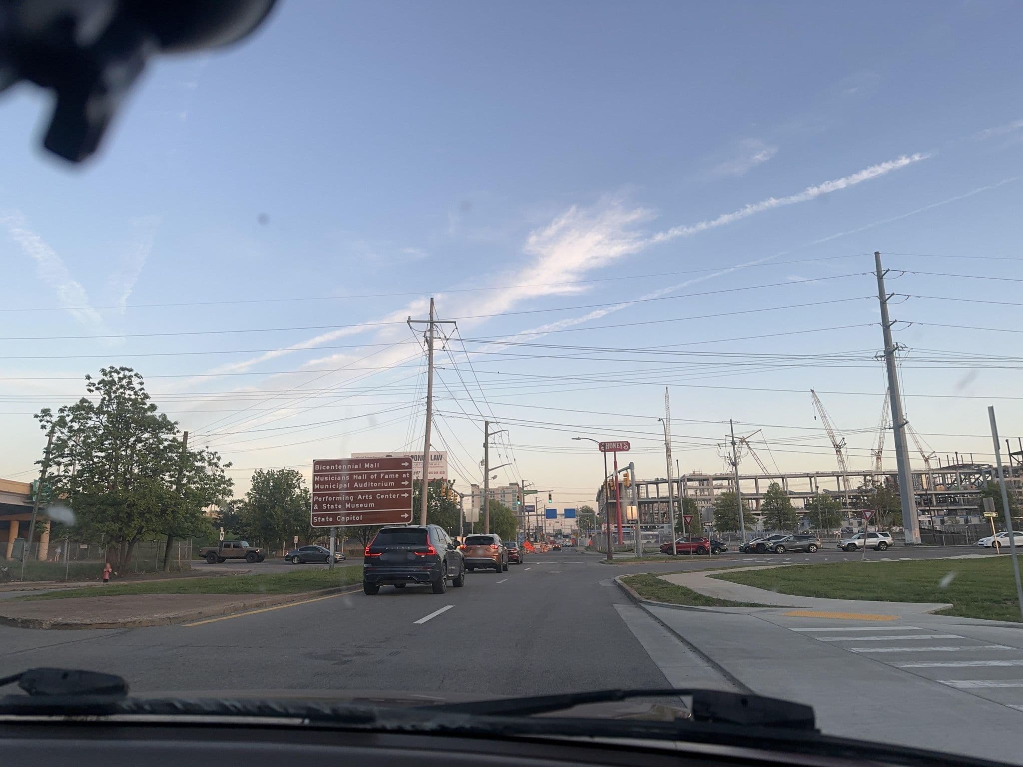 Street view near Stadium Inn, Nashville — © maxwellward (CC BY-SA · Mapillary)